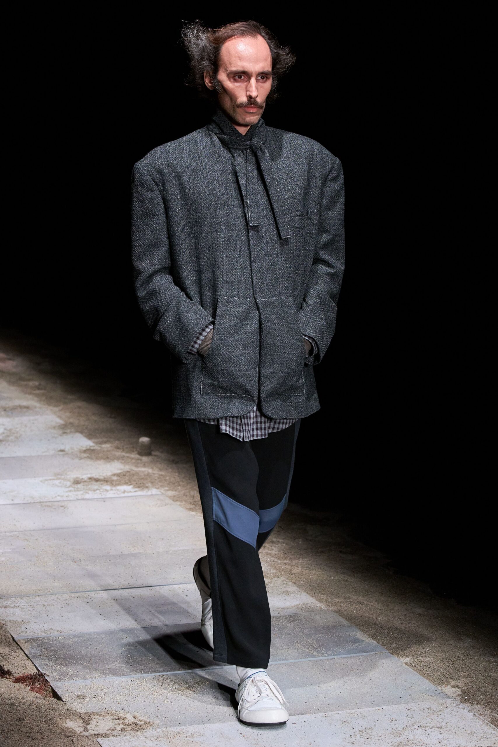 gray wool long-sleeve collared oversized buttoned jacket