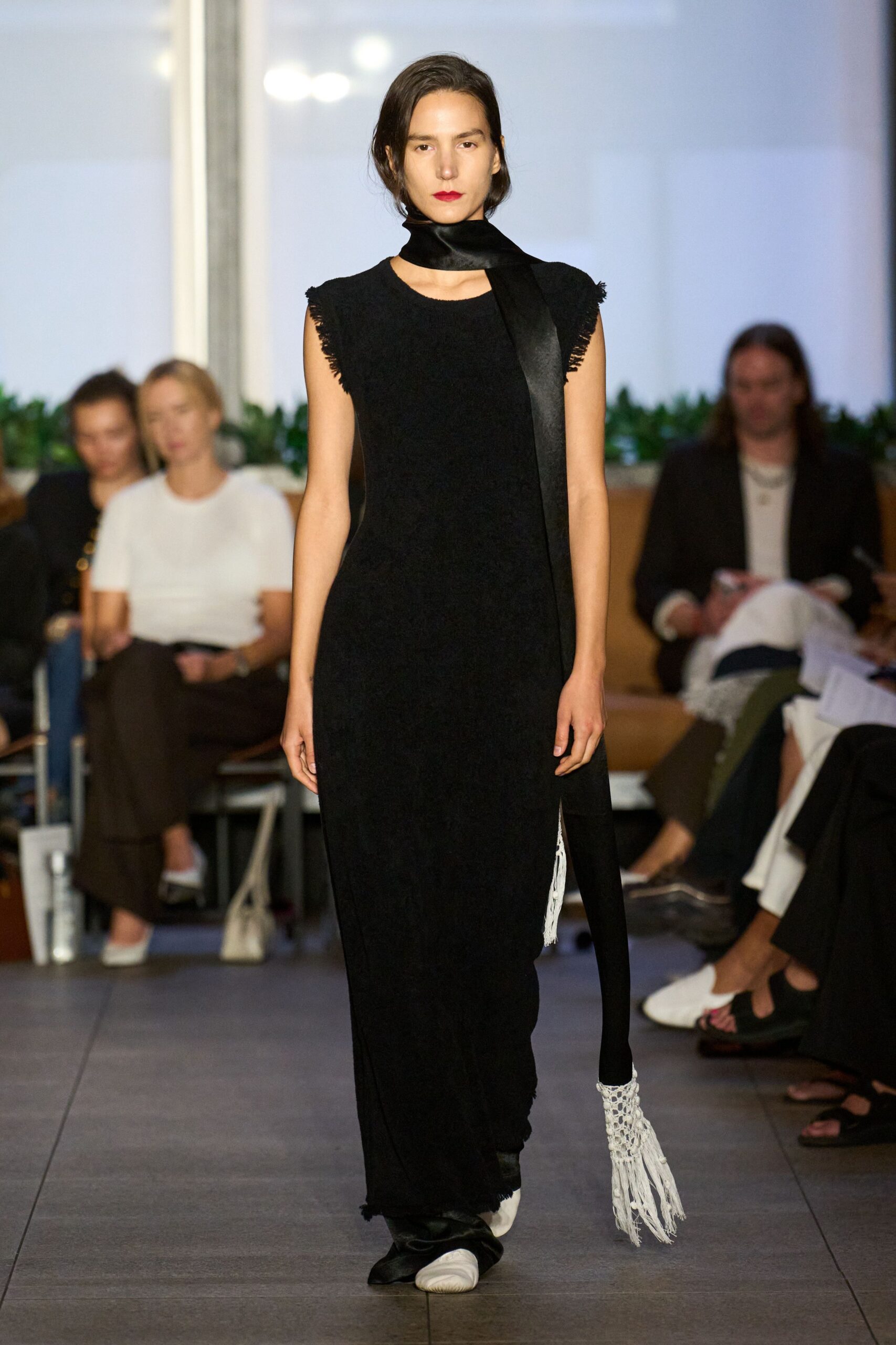black fitted sleeveless dress