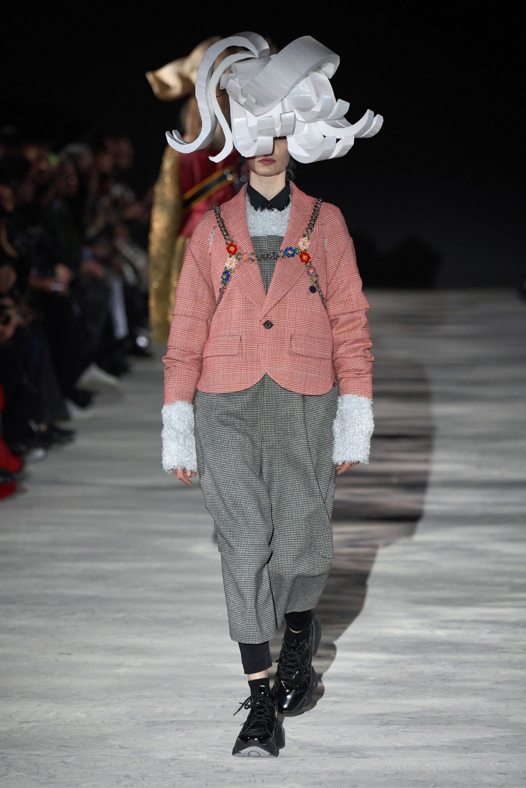 pink cotton long-sleeve collared fitted buttoned jacket