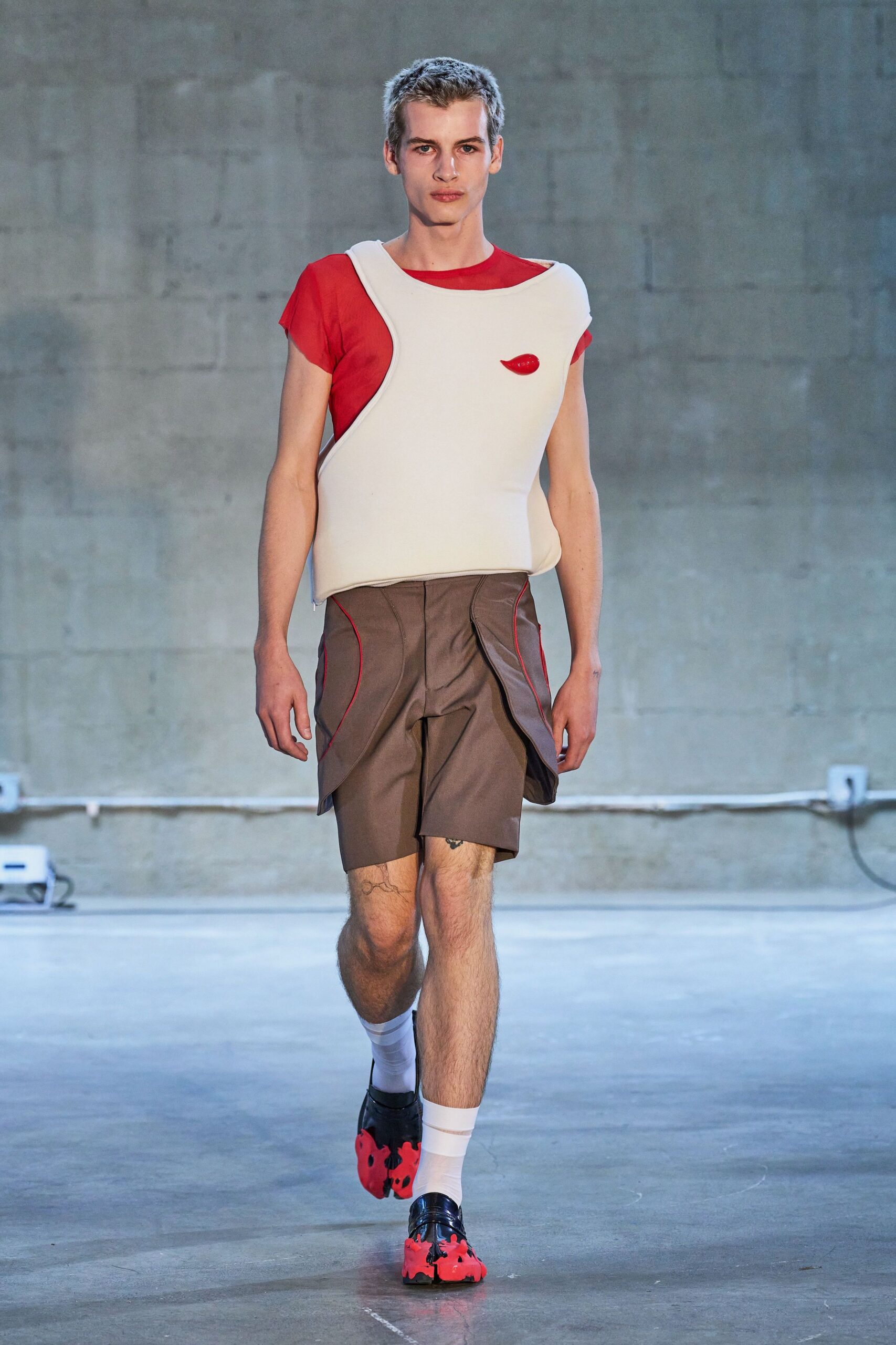 white cotton short-sleeve collared fitted color-blocked top