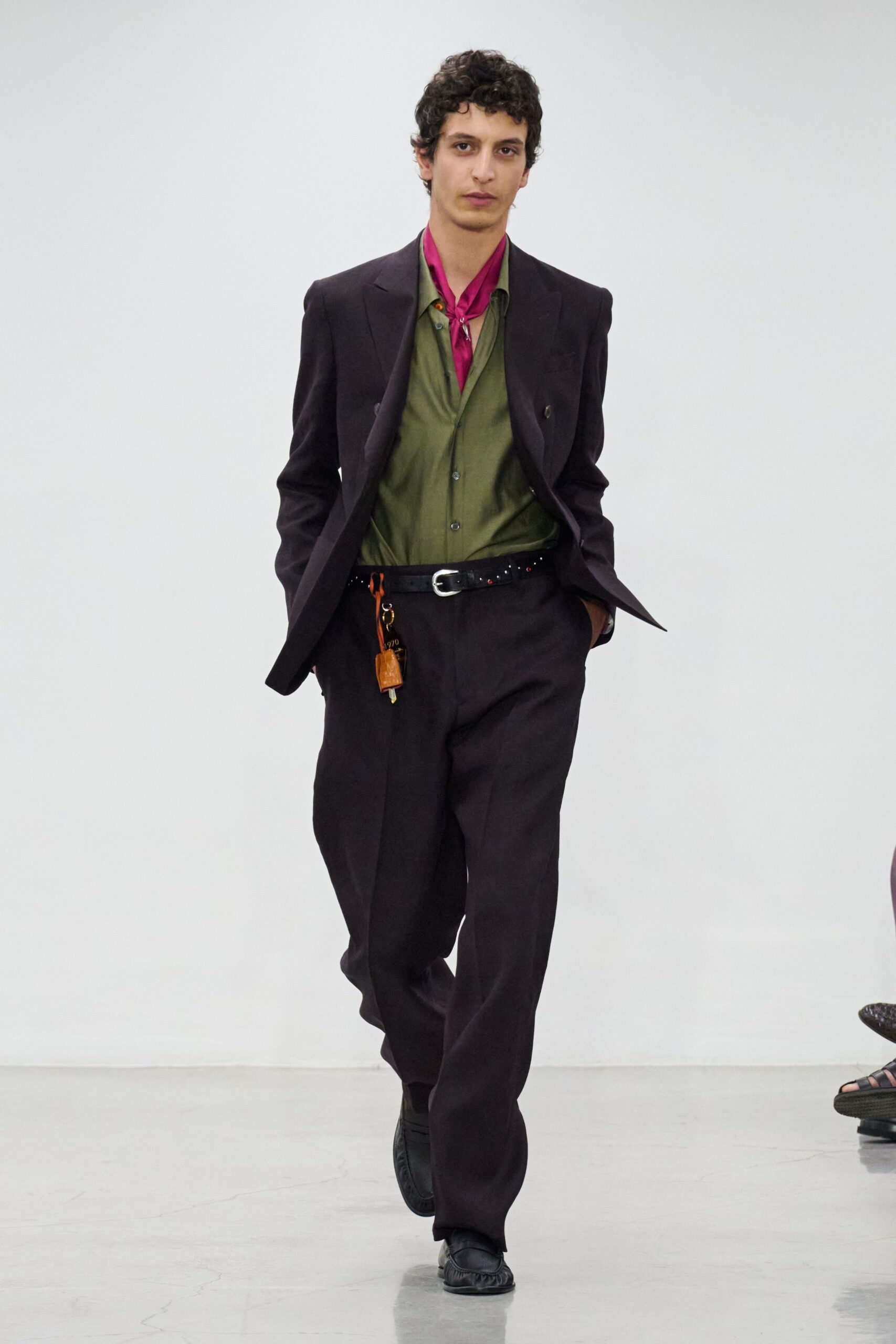 black long-sleeve collared tailored suit