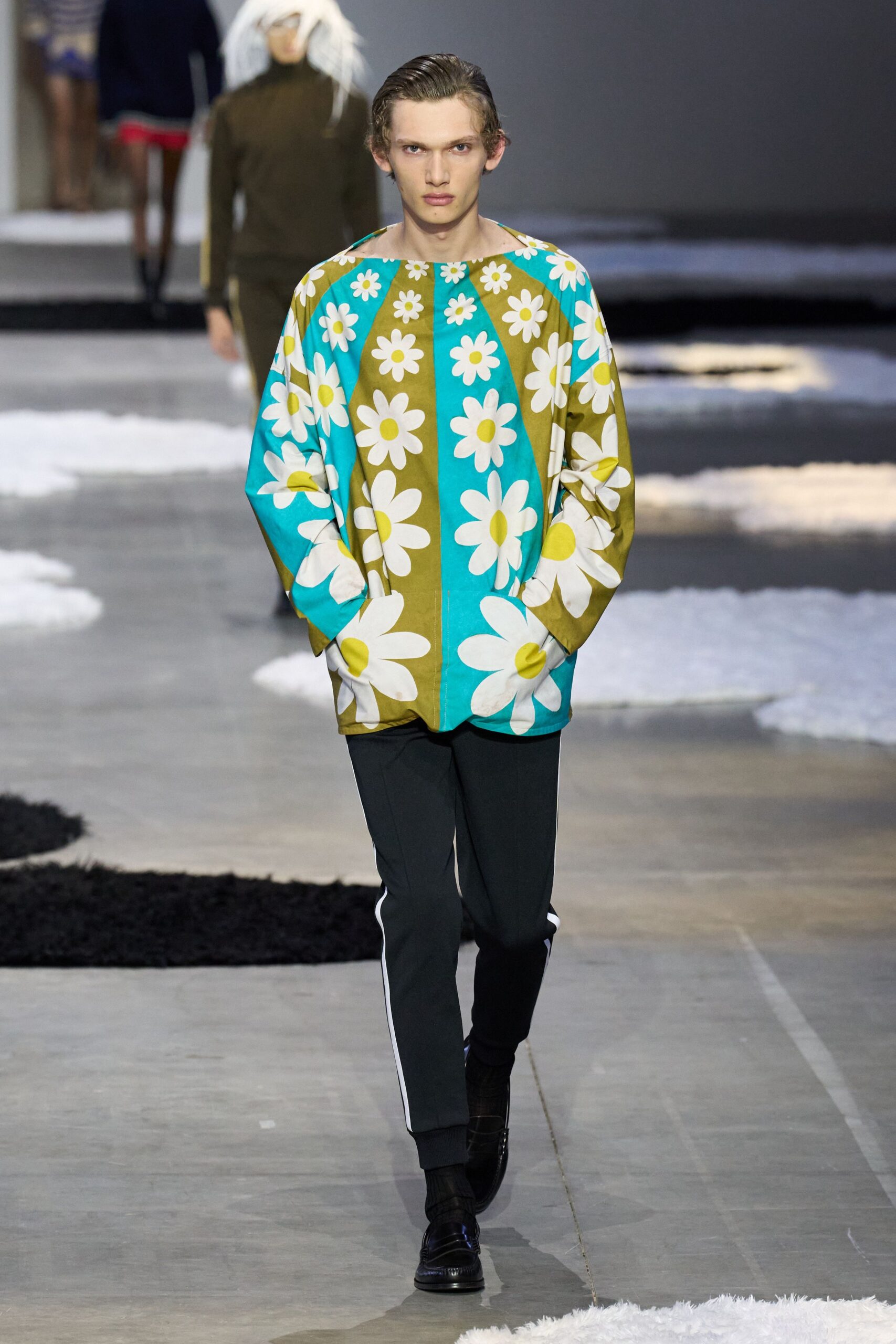 floral printed relaxed top with slim pants