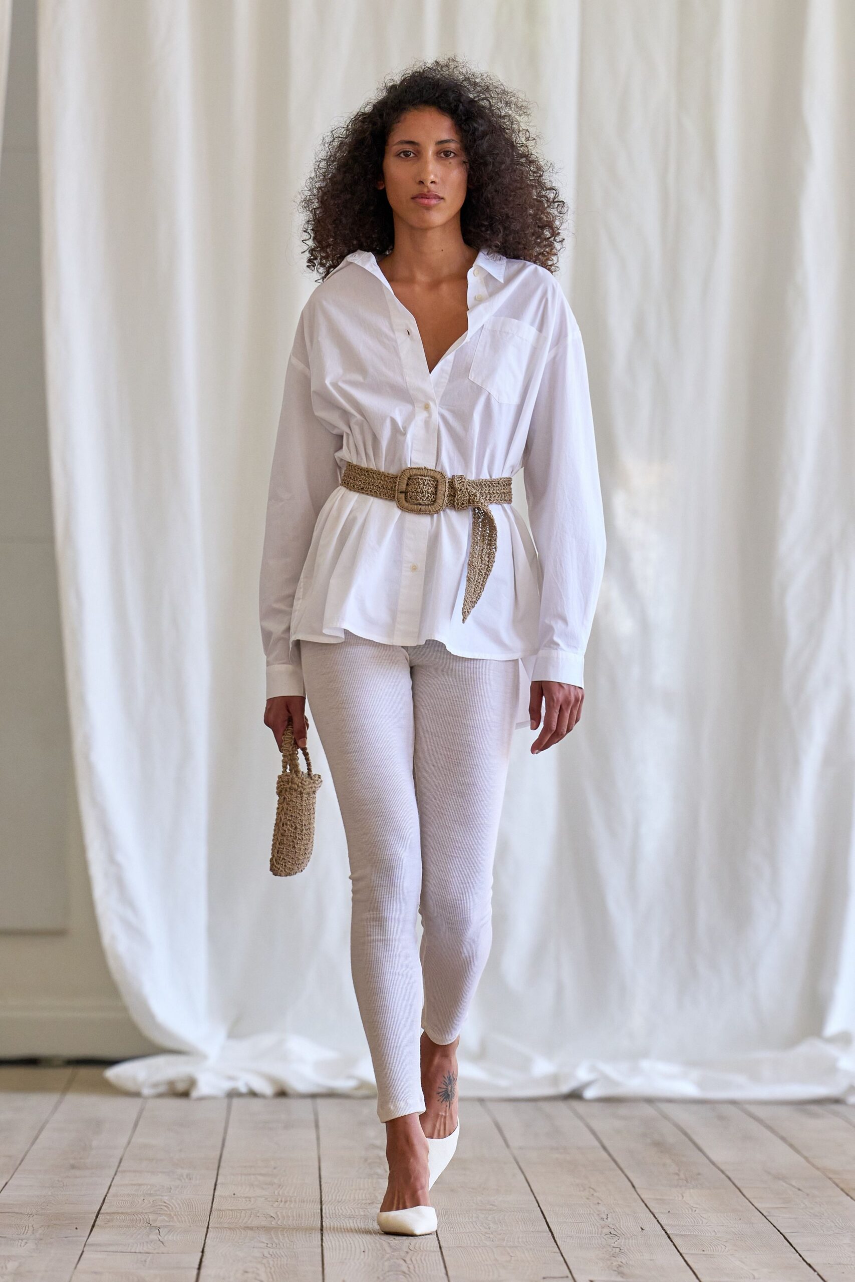white cotton fitted leggings