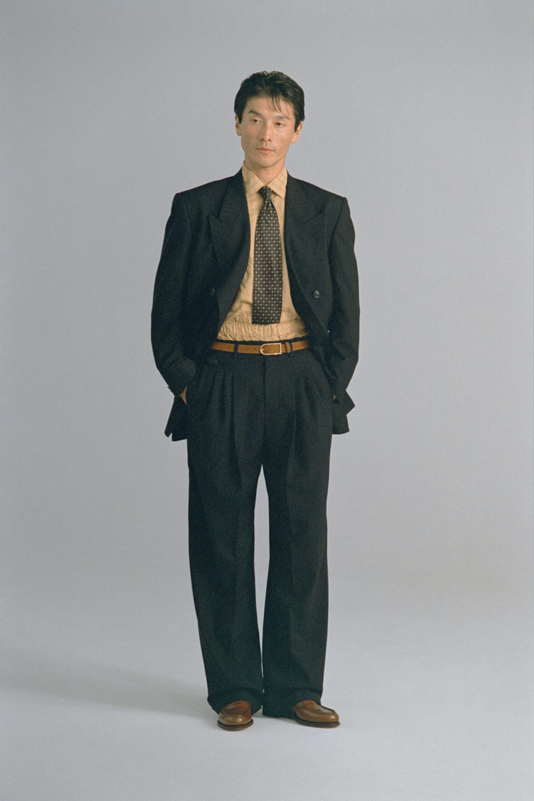 black wool long-sleeve collared tailored buttoned suit