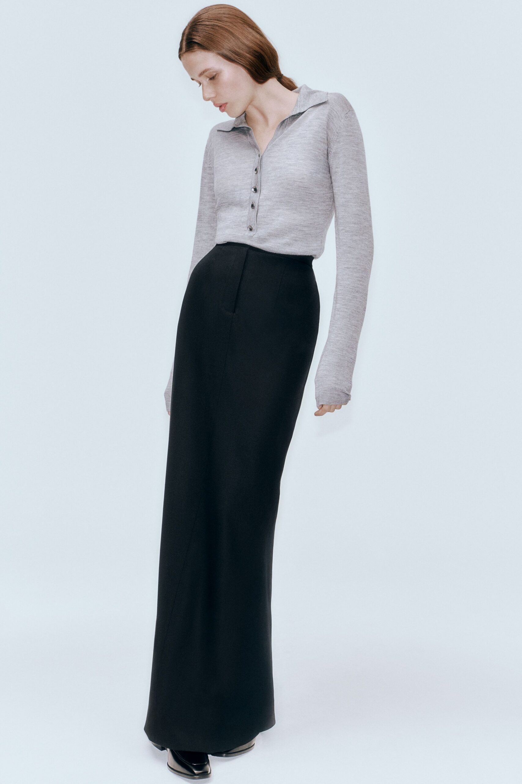 gray cotton long-sleeve collared fitted buttoned top