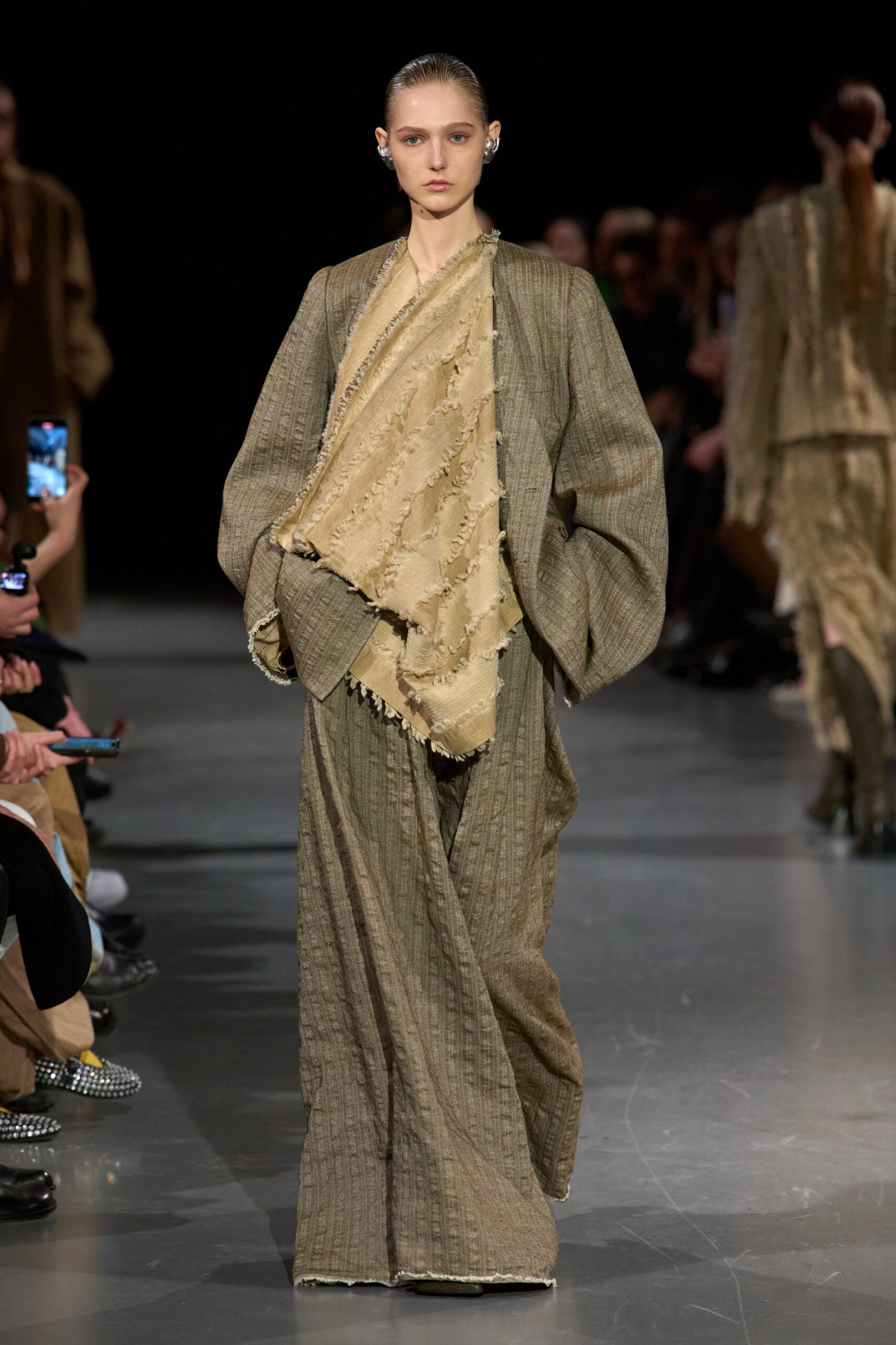 brown cotton long-sleeve relaxed layered pleated coat