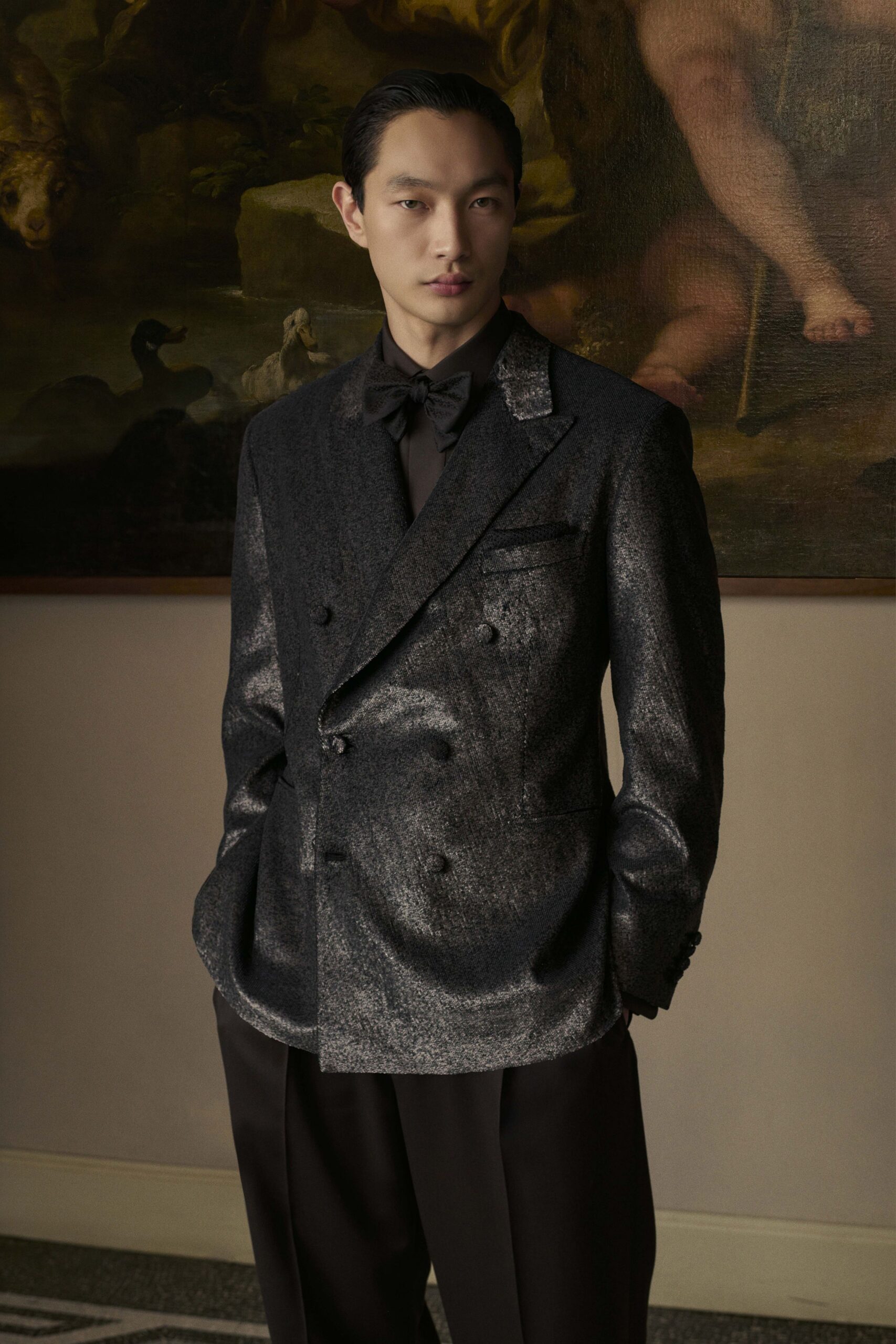 black silk long-sleeve collared tailored textured shiny blazer