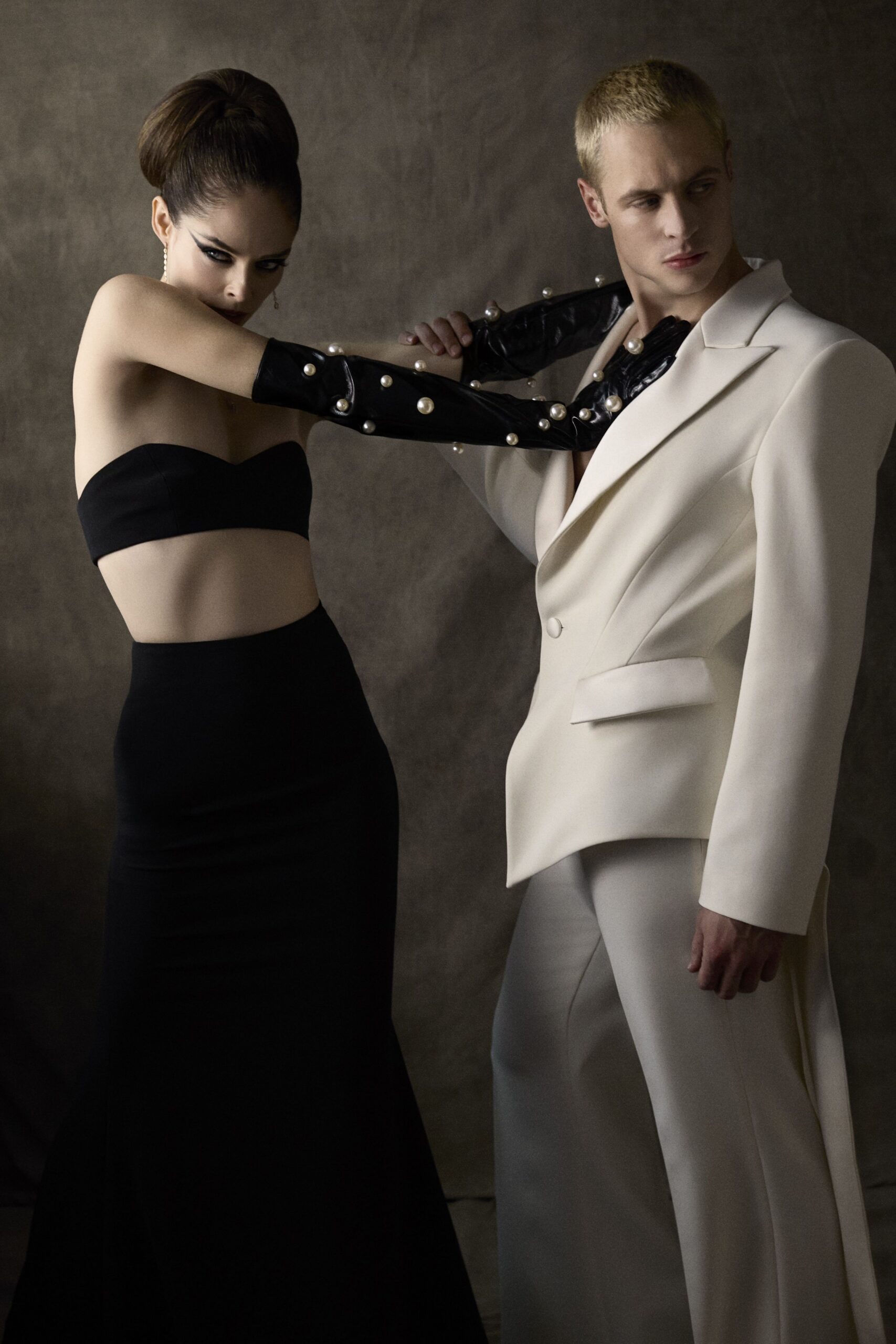 white wool long-sleeve collared tailored buttoned suit