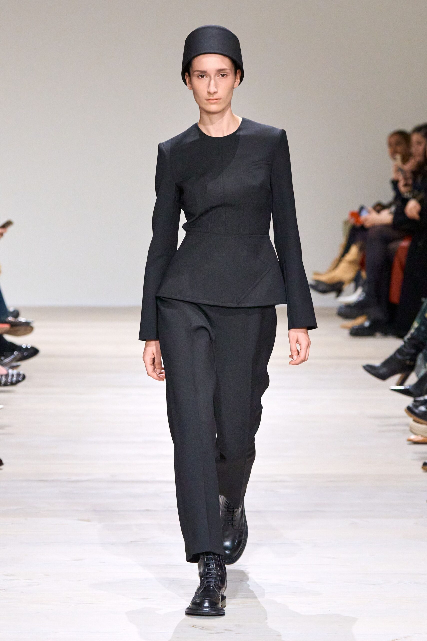 black cotton long-sleeve collared fitted structured top