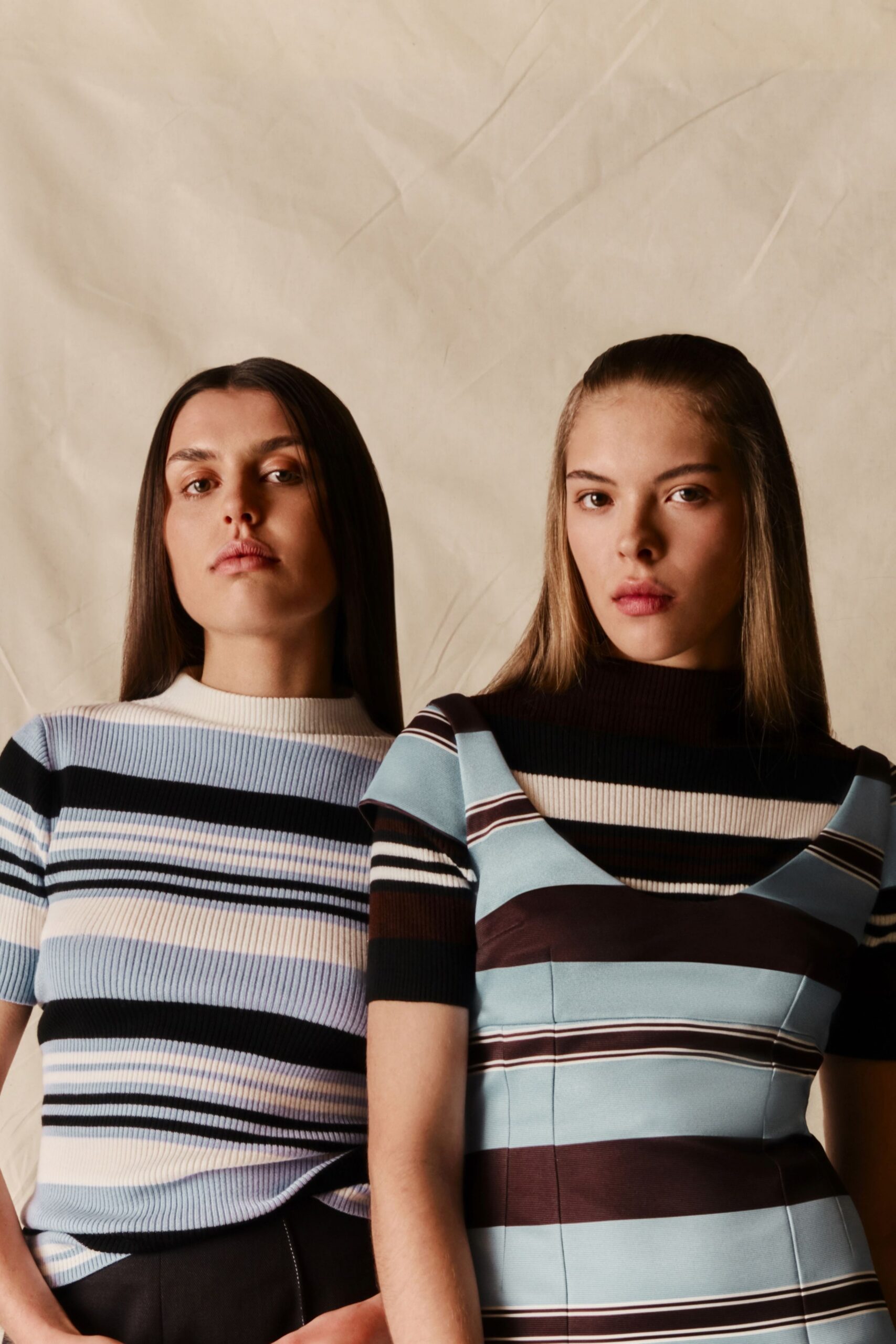 brown cotton short-sleeve v-neck fitted striped top