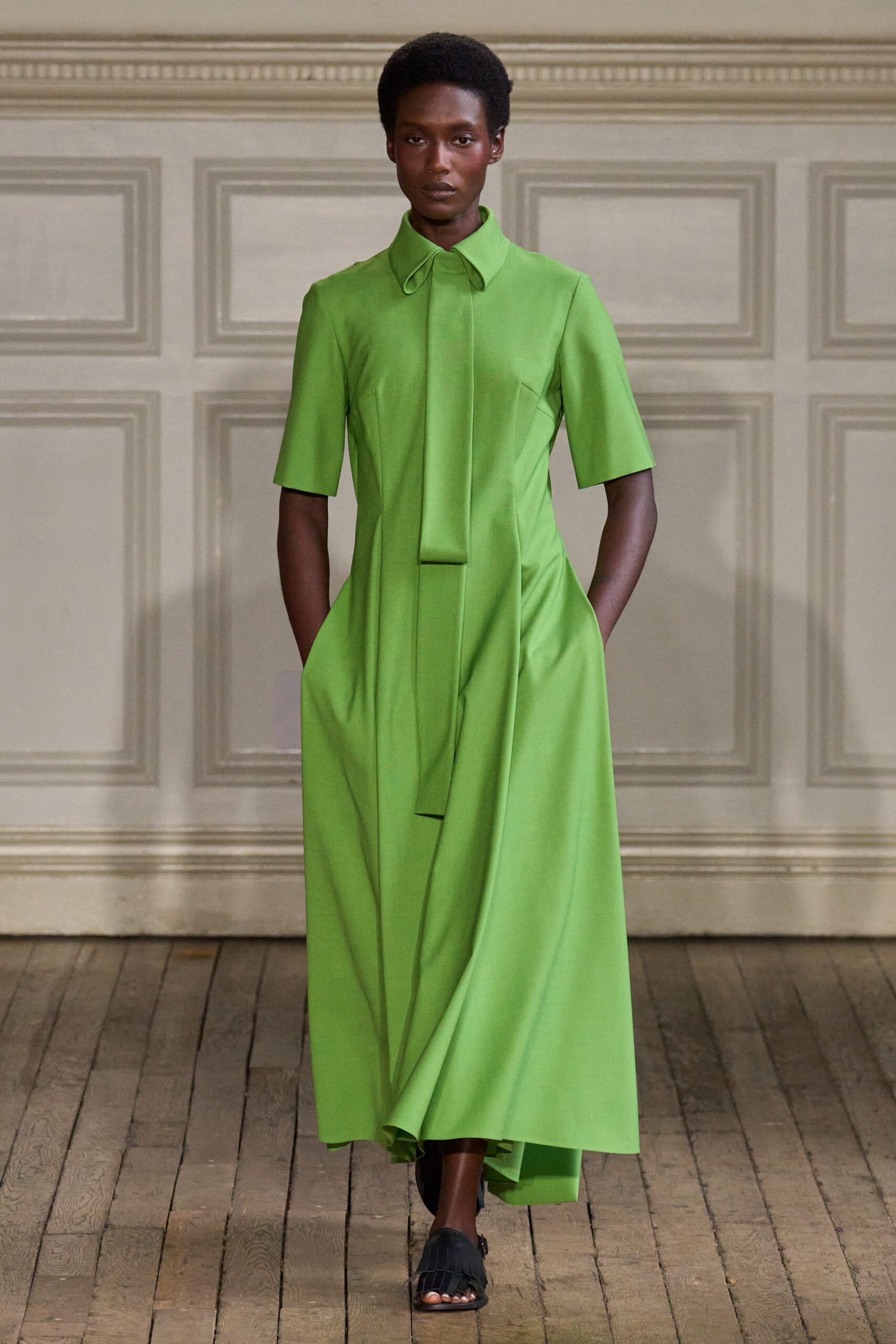 green cotton short-sleeve collared relaxed pleated pockets dress