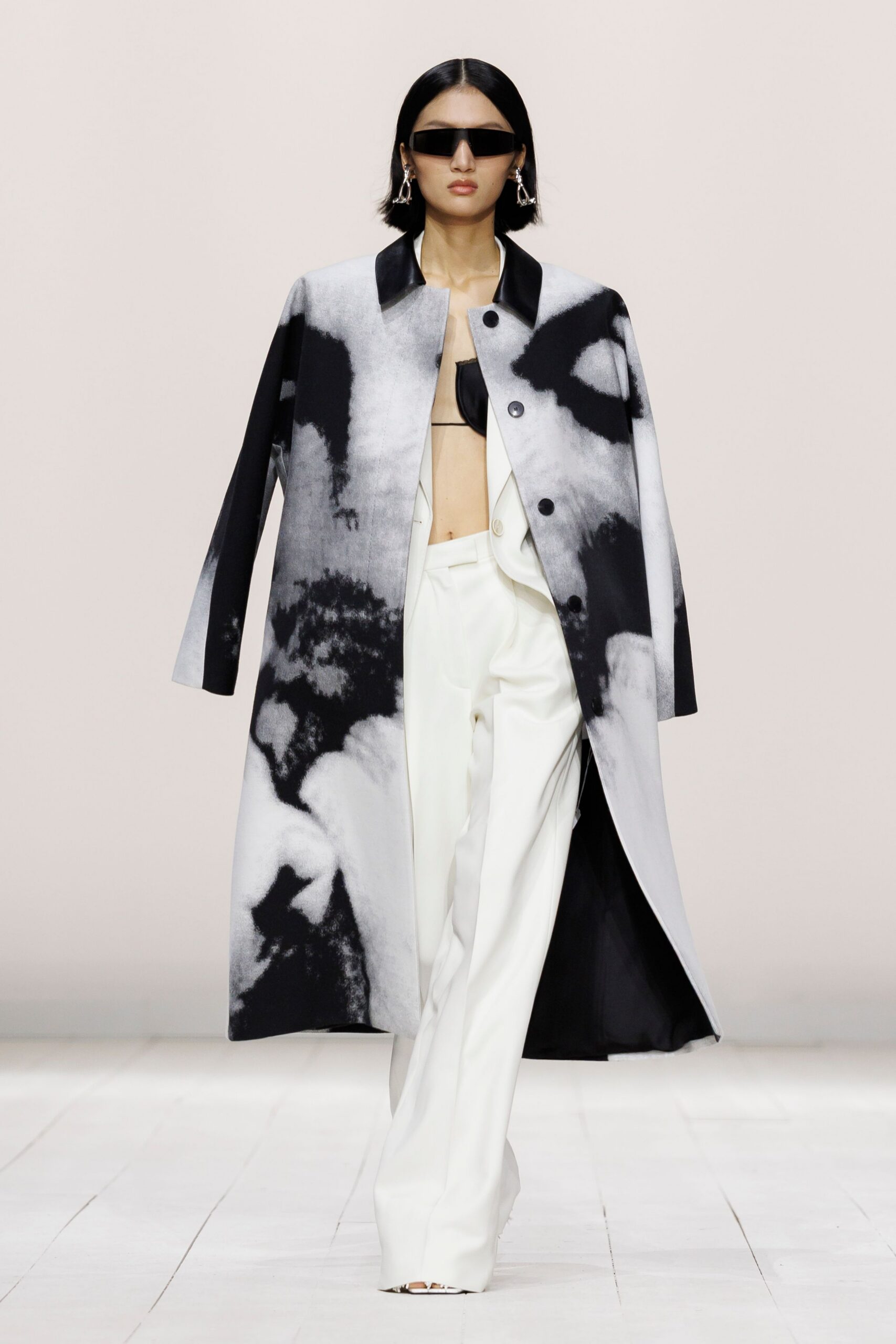 black cotton long-sleeve collared relaxed color-blocked coat