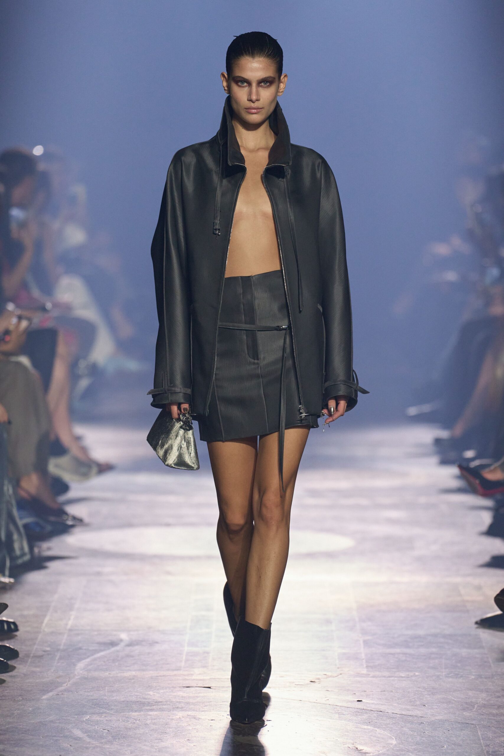 black leather fitted high-waisted zippered mini skirt