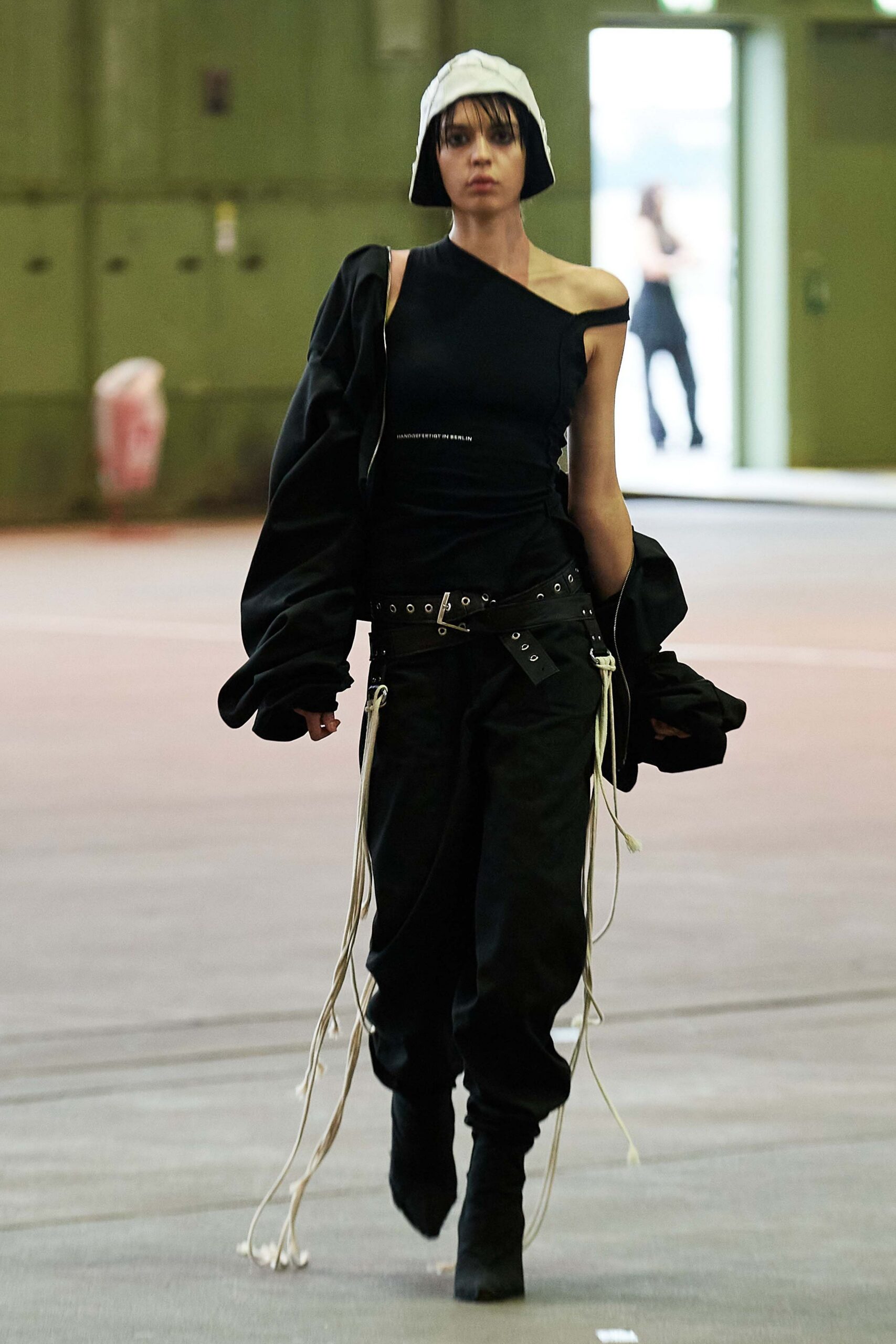 black relaxed cargo pants