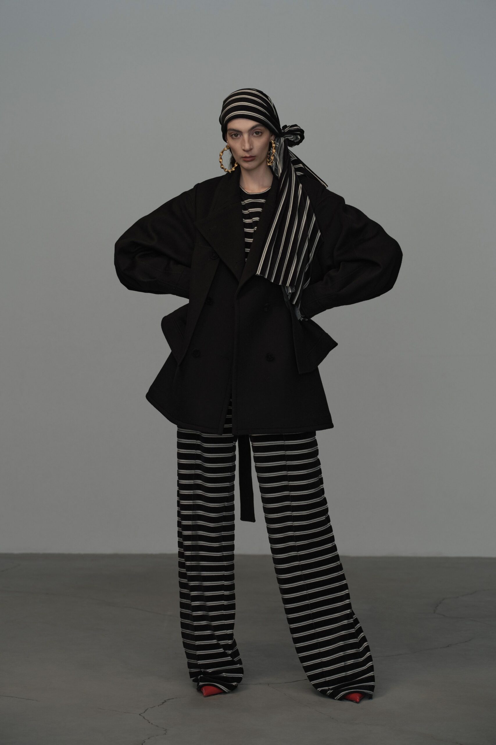 black wool long-sleeve collared oversized jacket