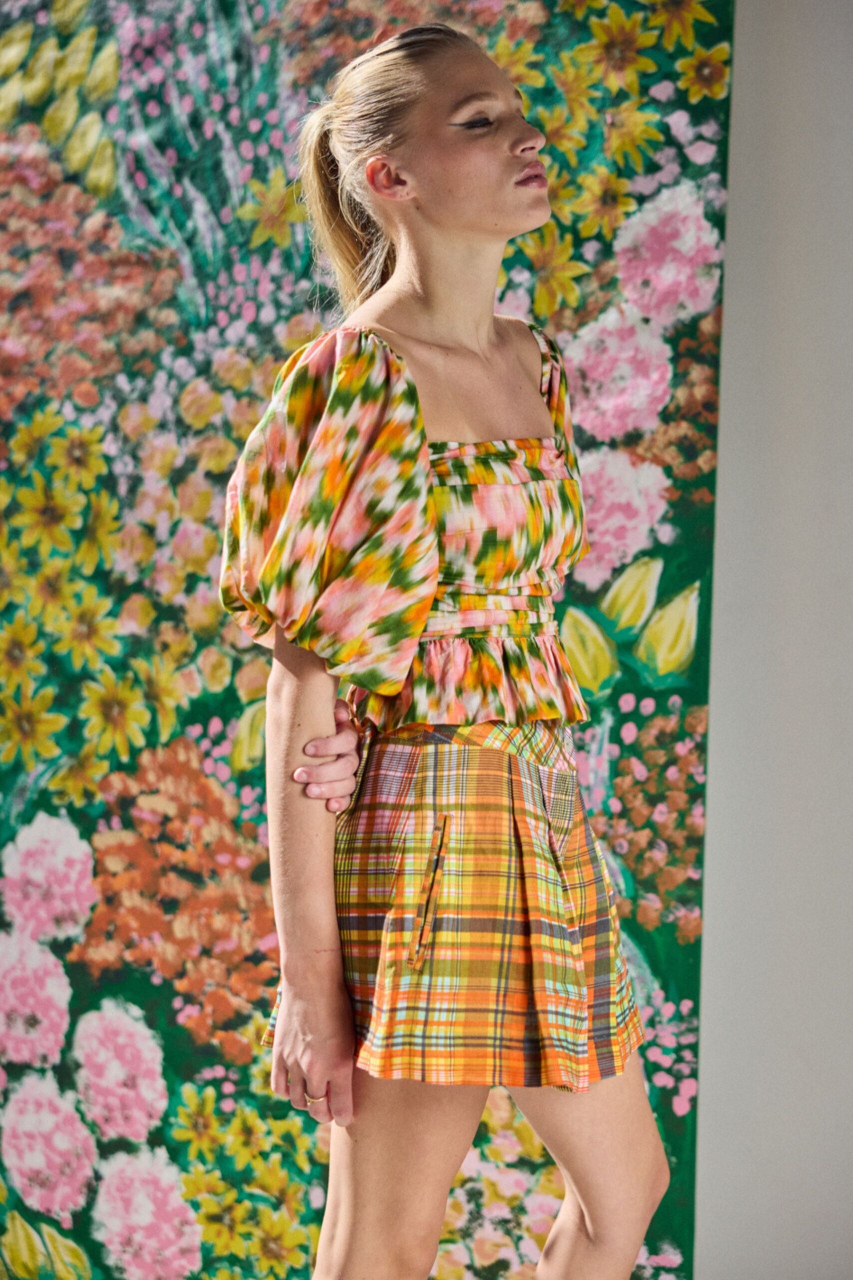 orange cotton short-sleeve square-neck fitted floral pleated top