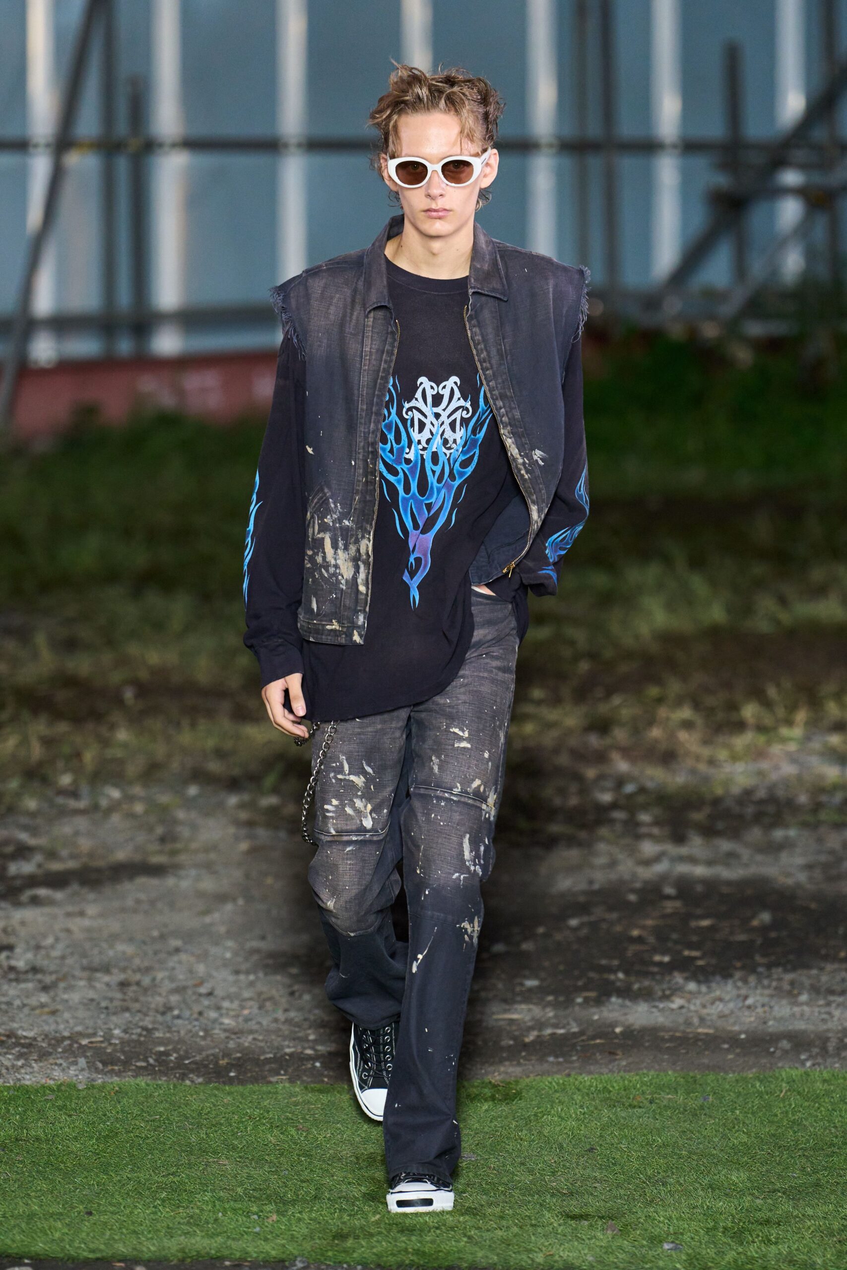 black denim vest with t-shirt