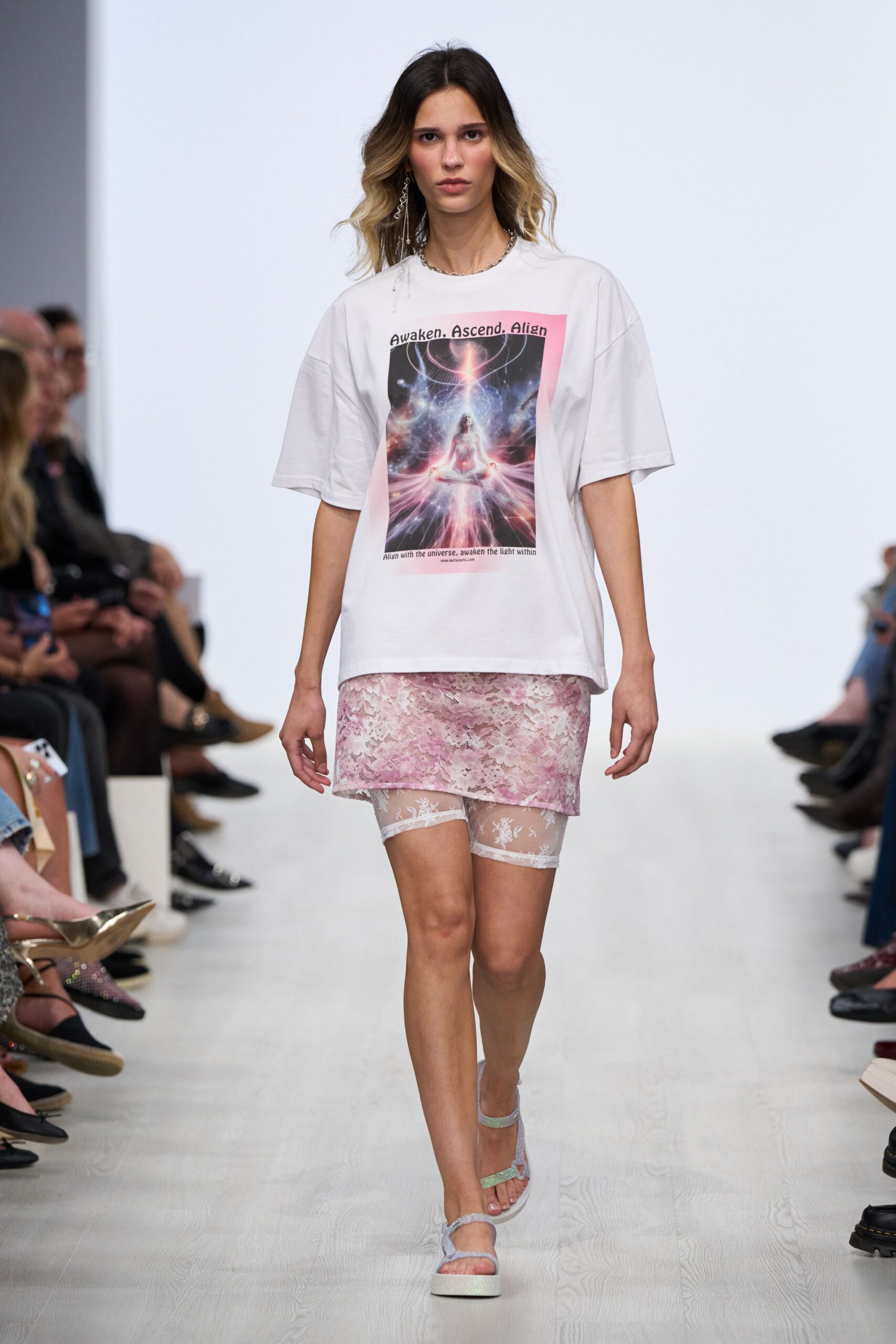 white cotton short-sleeve collared oversized printed t-shirt