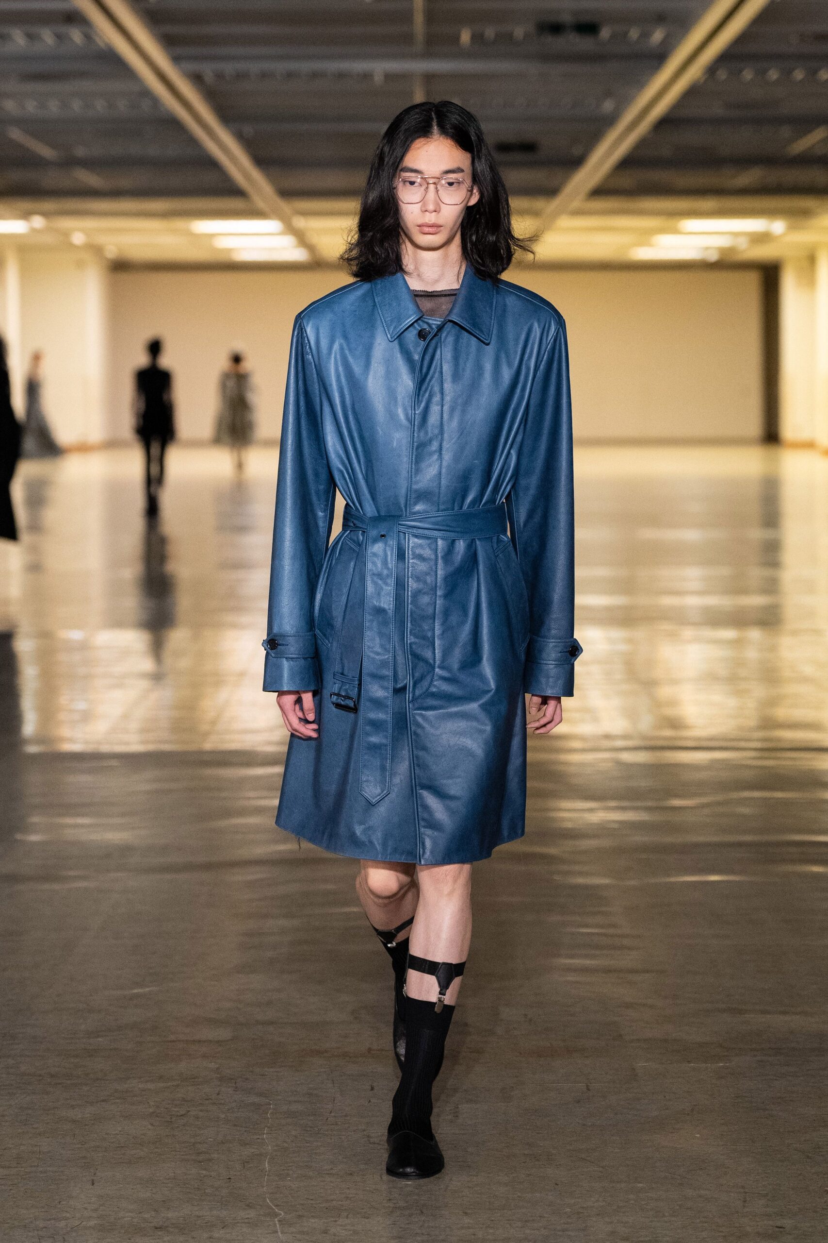 blue leather long-sleeve collared fitted belted coat