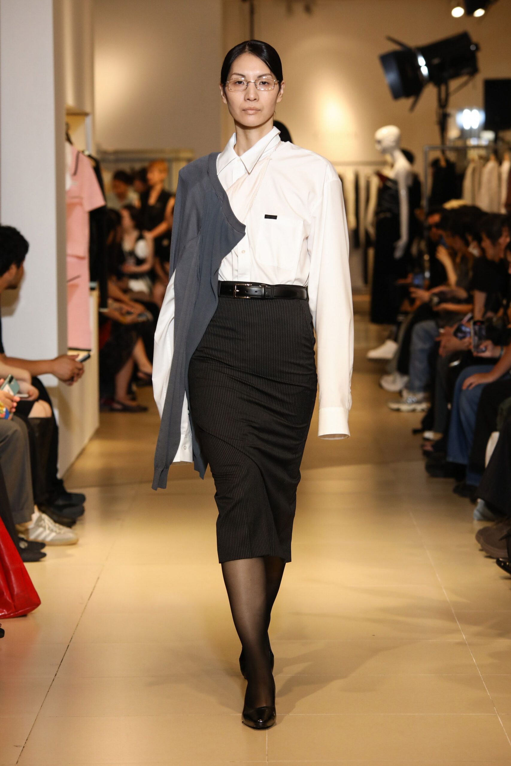 gray cotton long-sleeve collared fitted blazer