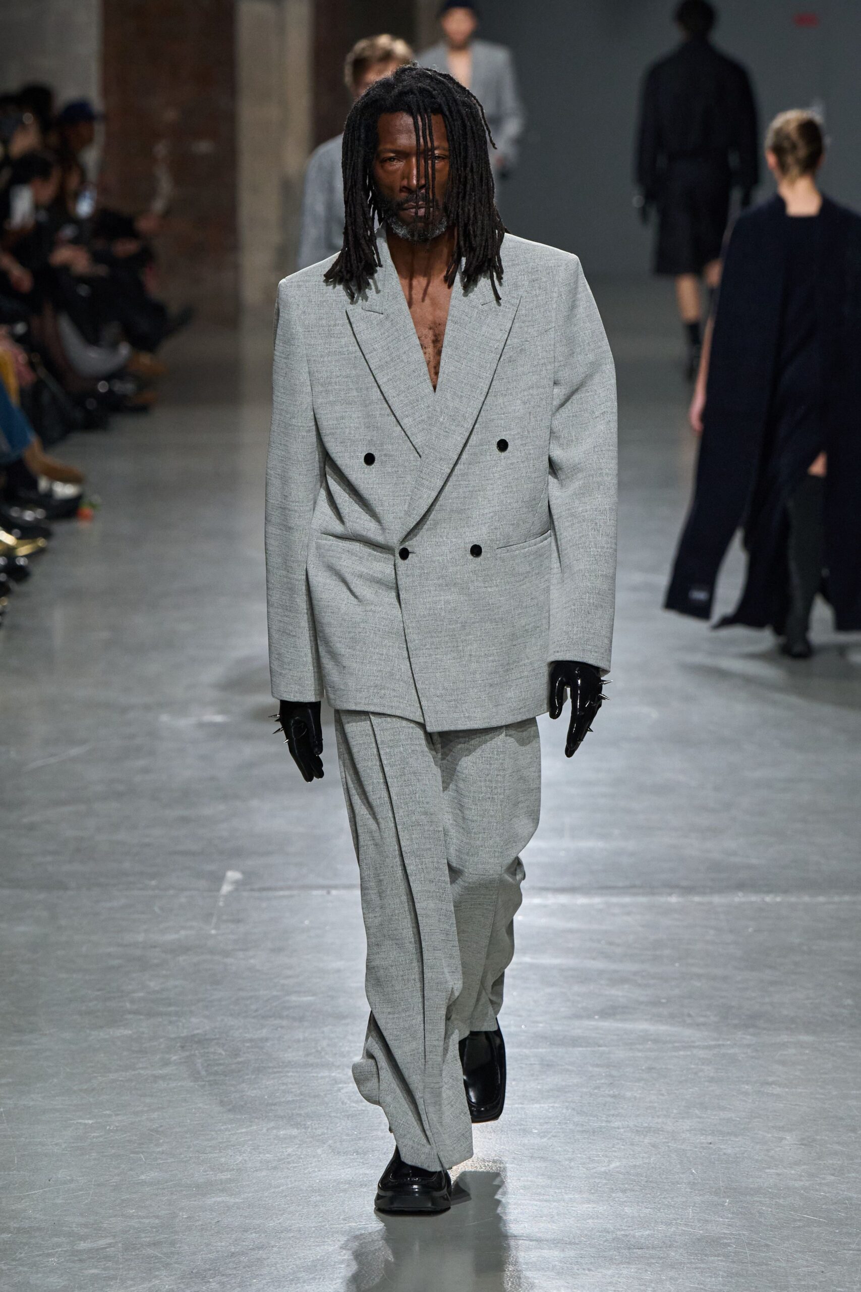 gray wool long-sleeve collared tailored buttoned suit