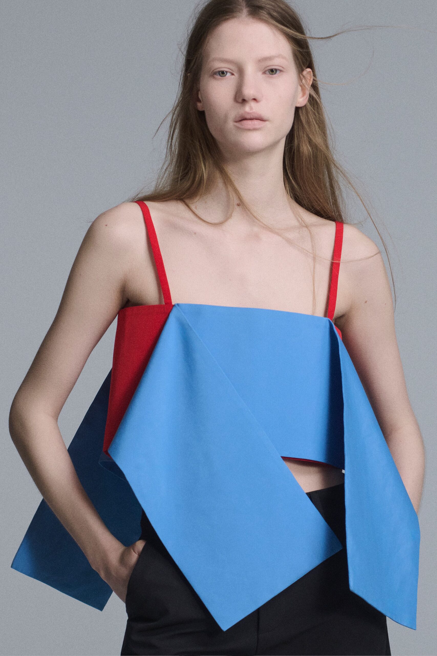 blue cotton sleeveless square-neck fitted cropped top