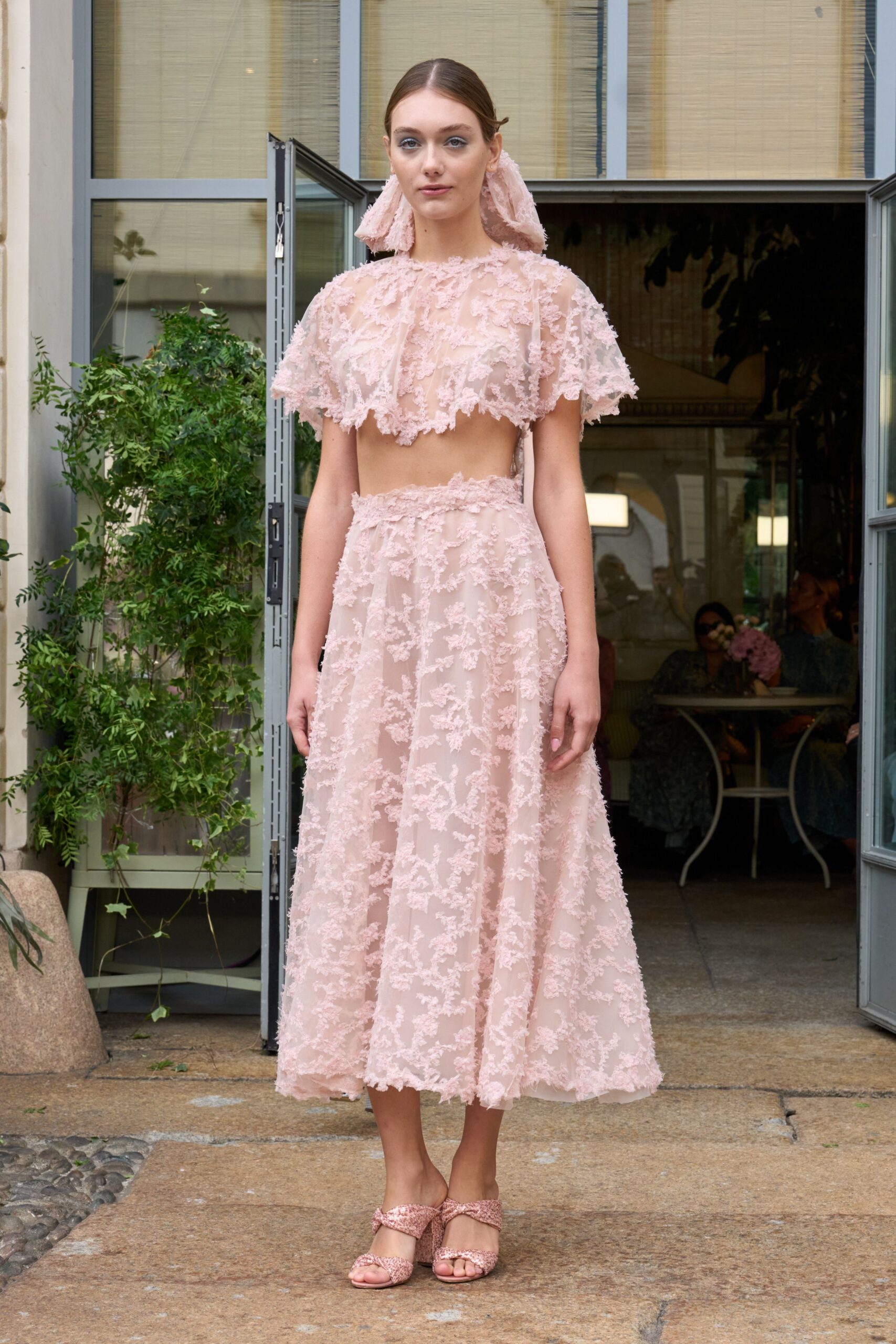 pink lace sleeveless fitted embroidered cropped top