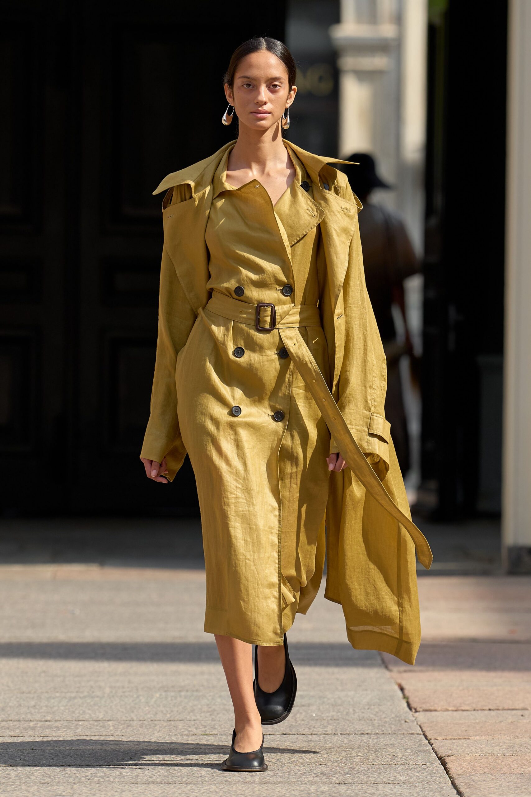 yellow cotton short-sleeve collared fitted buttoned midi dress
