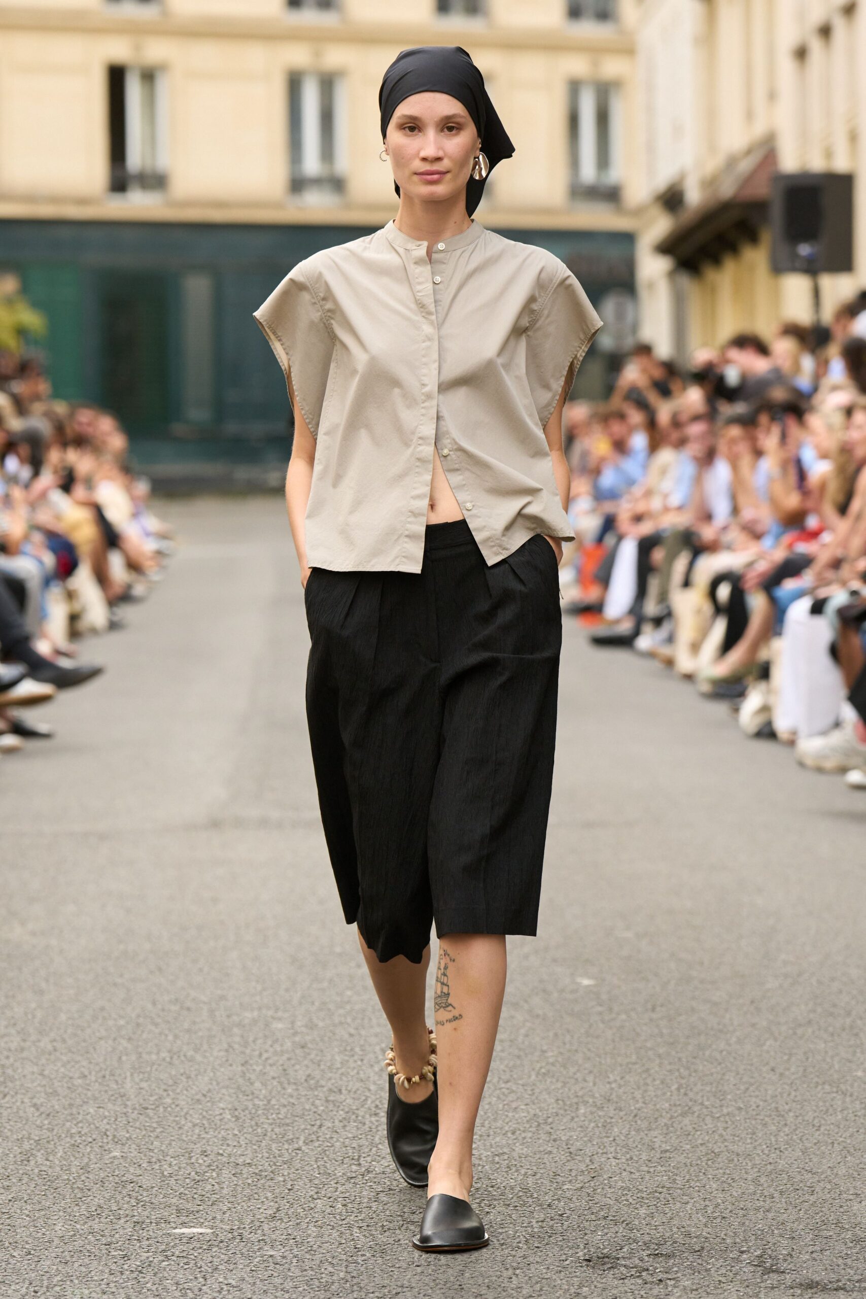 beige cotton short-sleeve collared relaxed buttoned cropped top