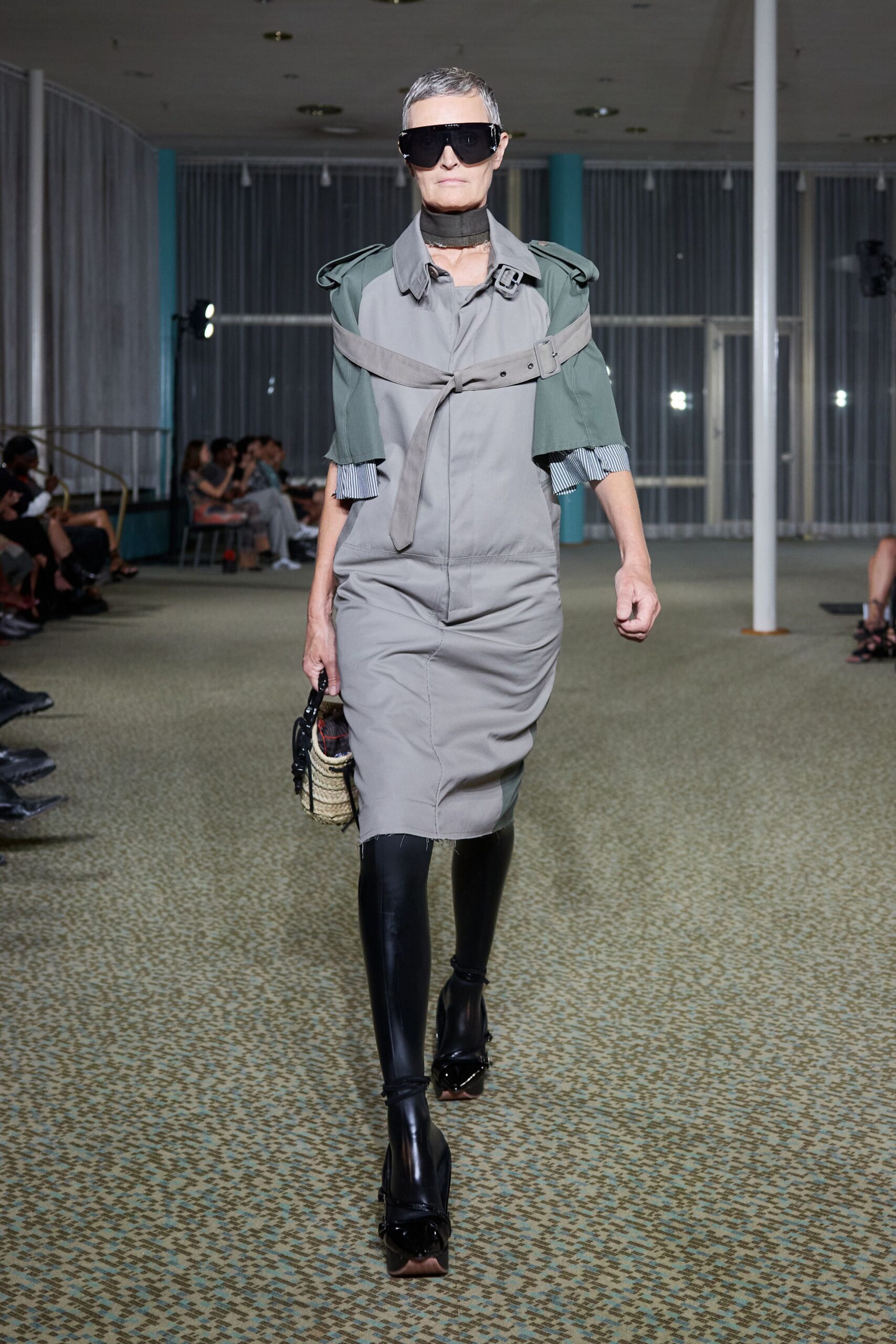 gray cotton short-sleeve collared fitted zippered pockets dress