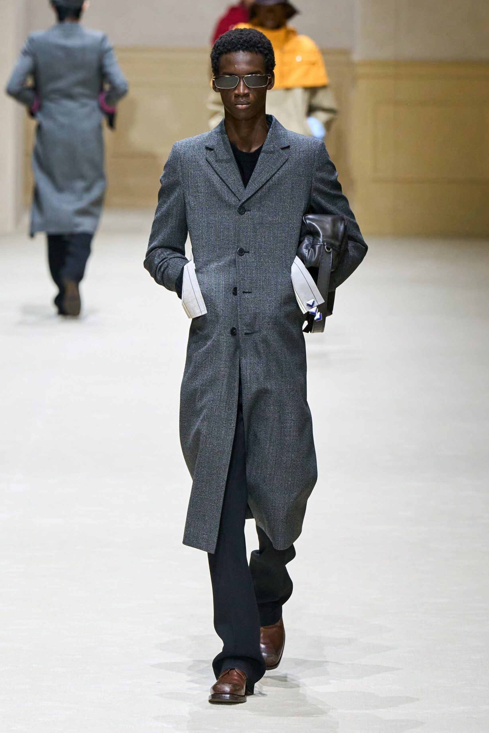 gray wool long-sleeve collared tailored buttoned pleated coat