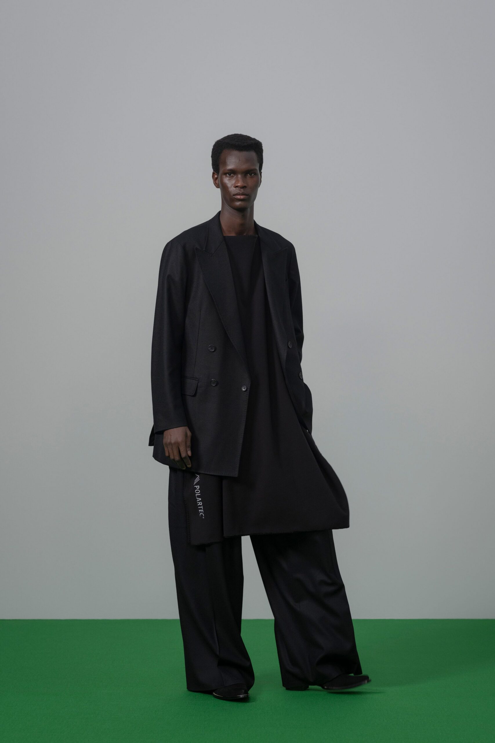 black wool long-sleeve collared relaxed blazer