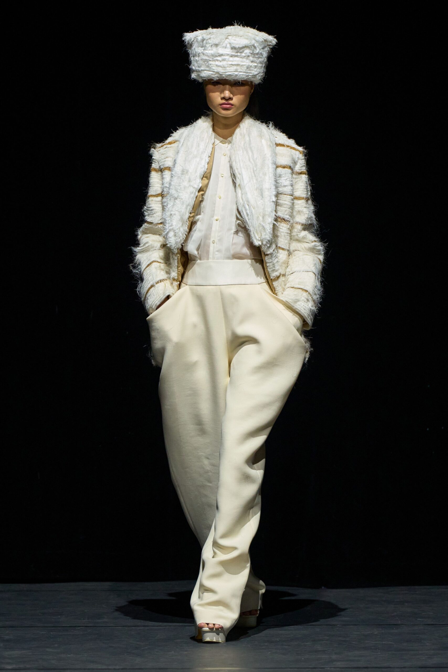 white cotton long-sleeve collared structured fringed jacket