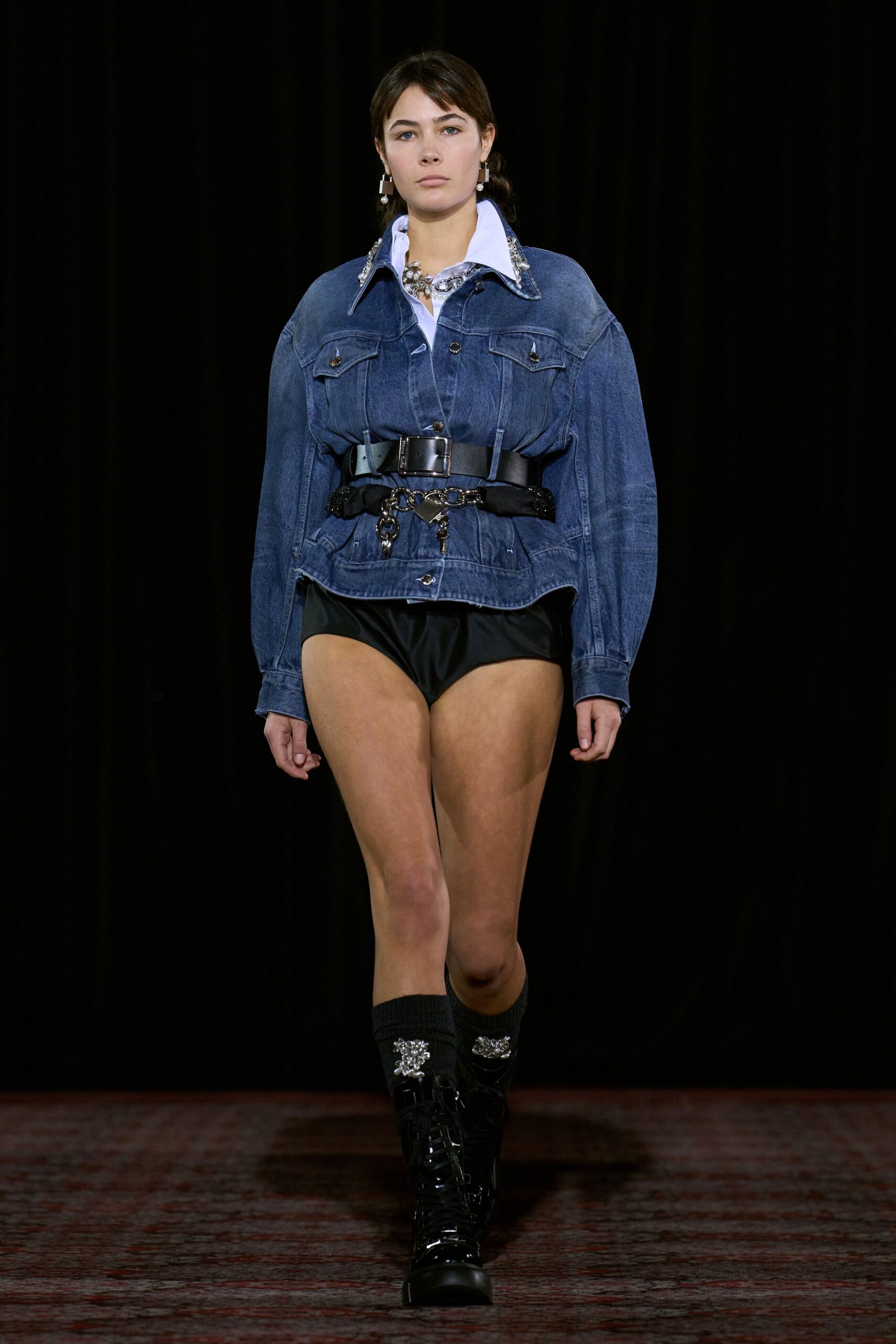 blue denim long-sleeve collared relaxed buttoned jacket
