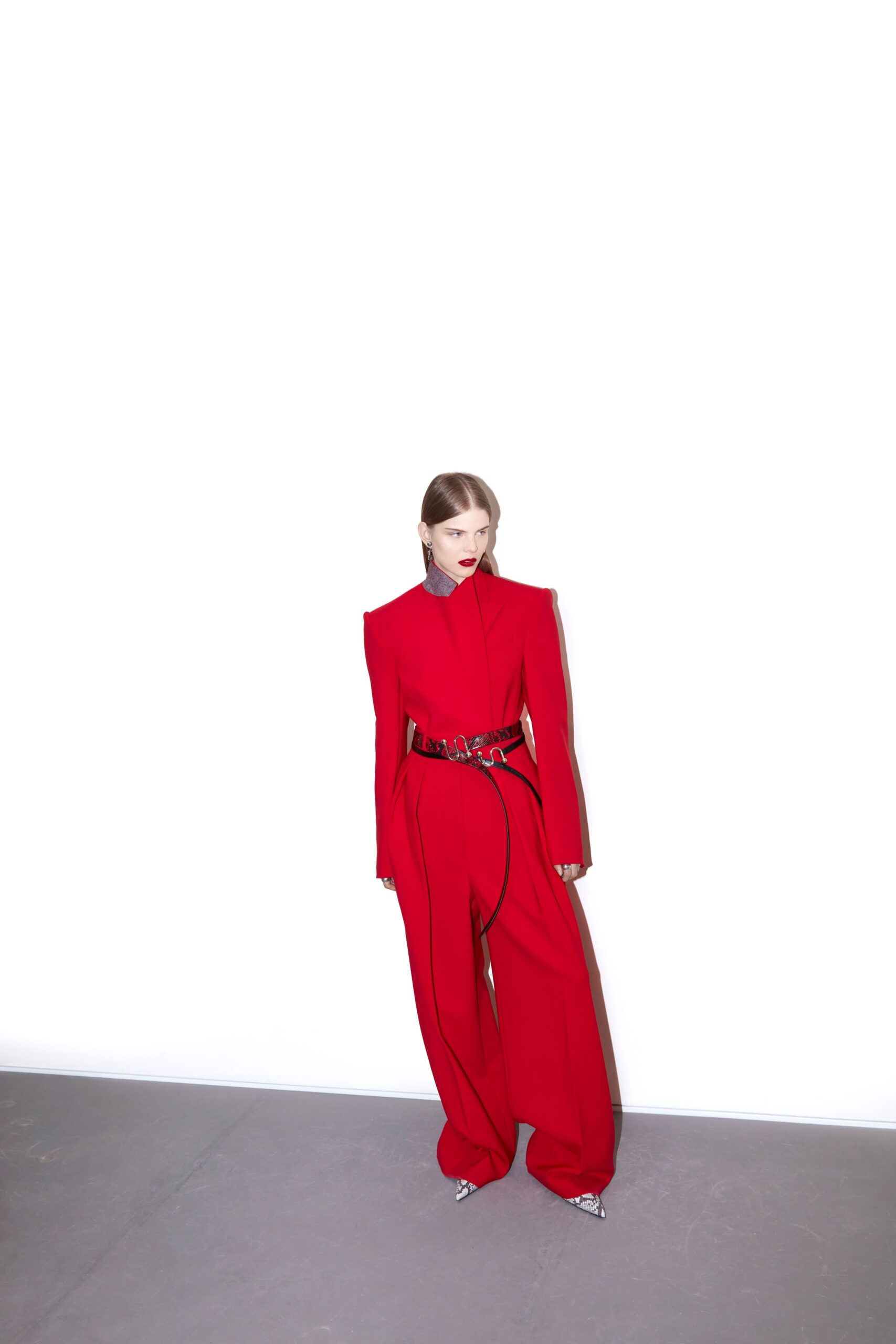 red long-sleeve collared tailored pleated zippered suit