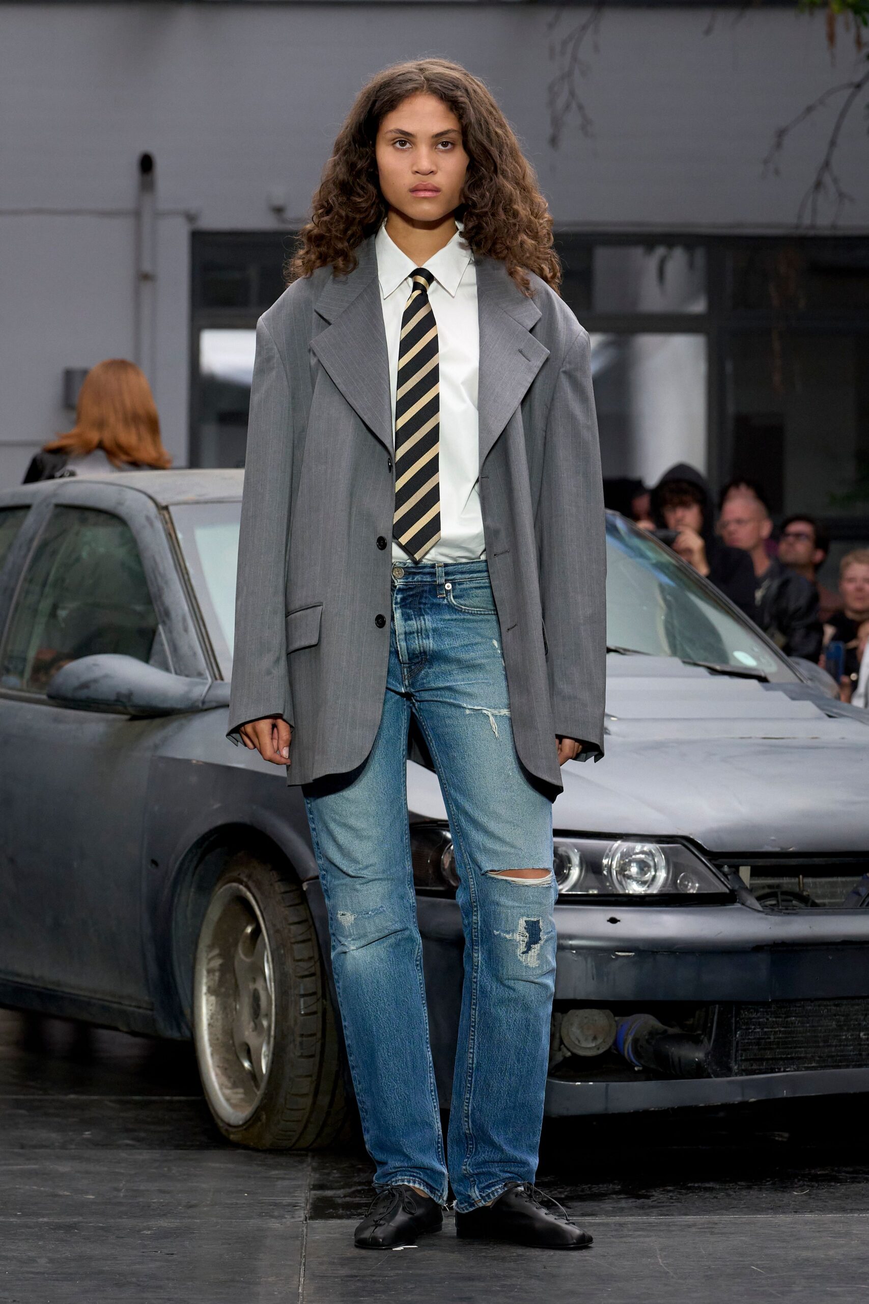 gray oversized blazer with jeans