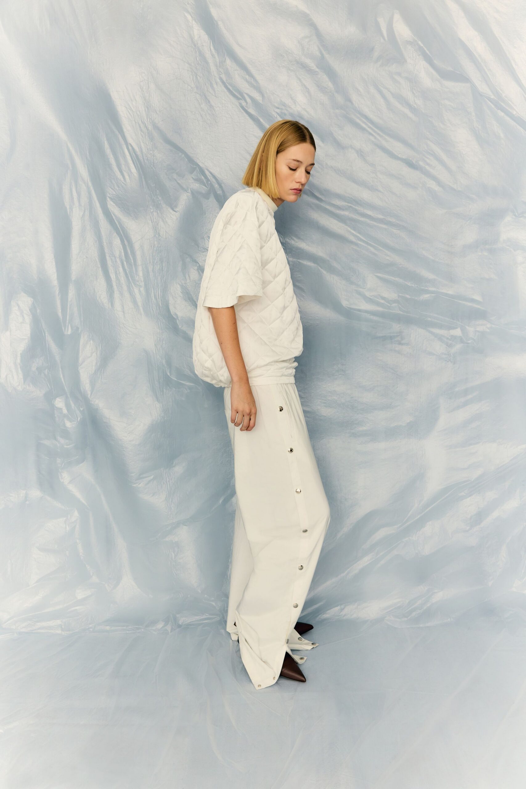white cotton slit fitted high-waisted buttoned pants