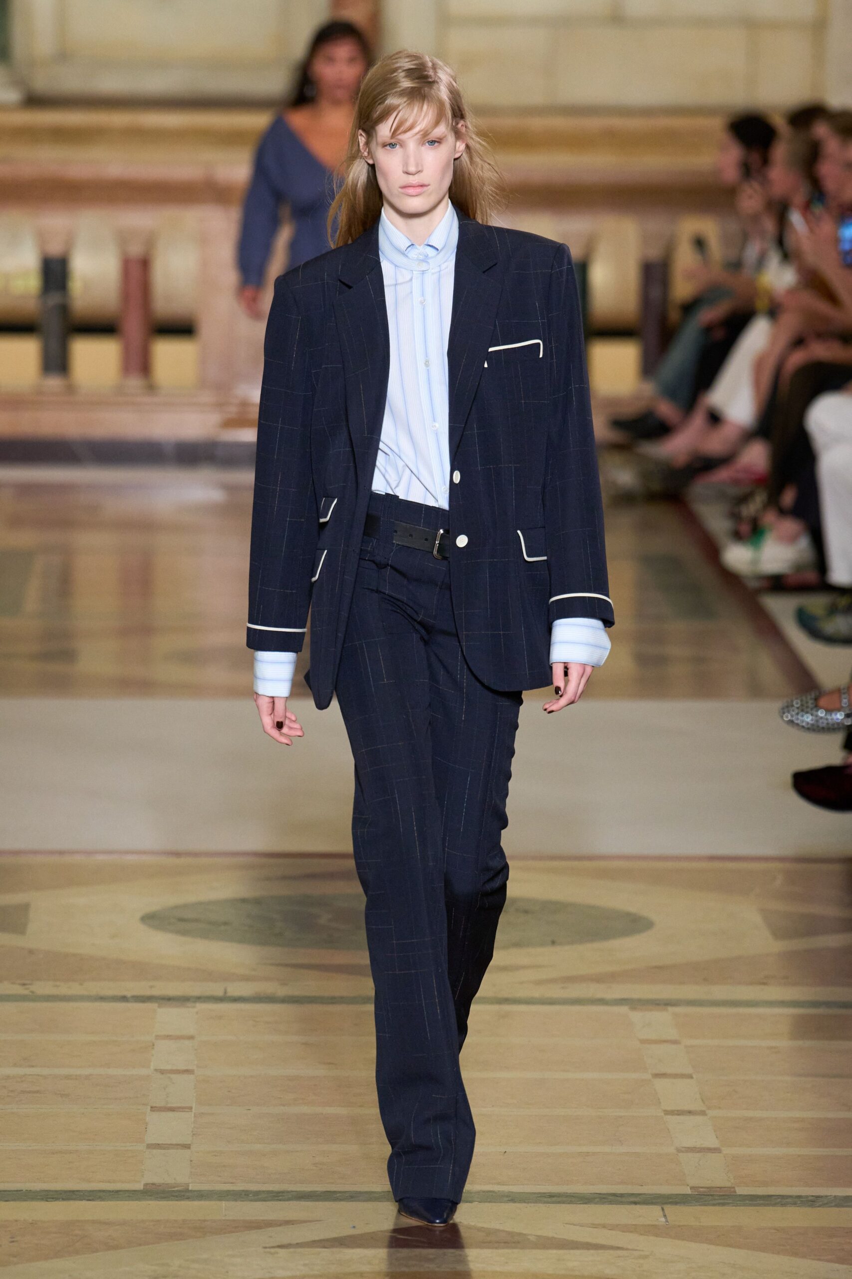 blue wool long-sleeve collared tailored buttoned pockets blazer