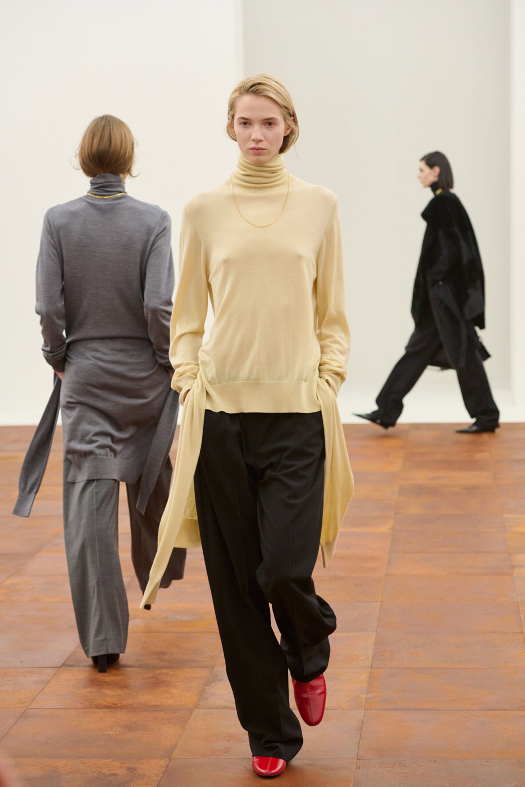 yellow cotton long-sleeve turtleneck fitted layered top