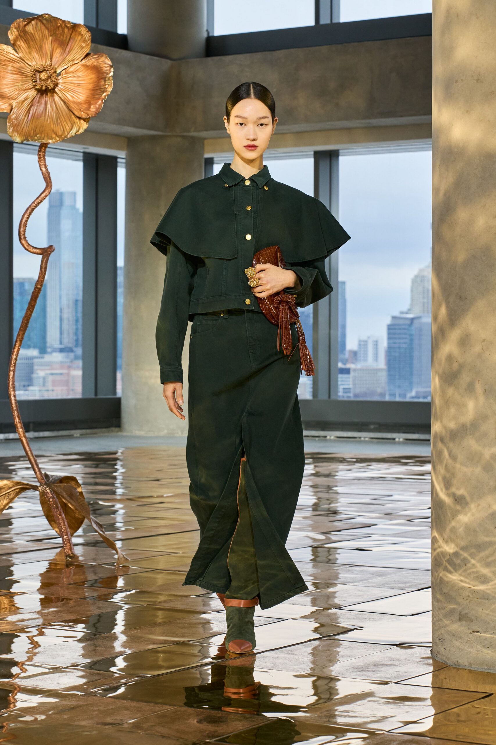green cotton long-sleeve collared fitted buttoned jacket
