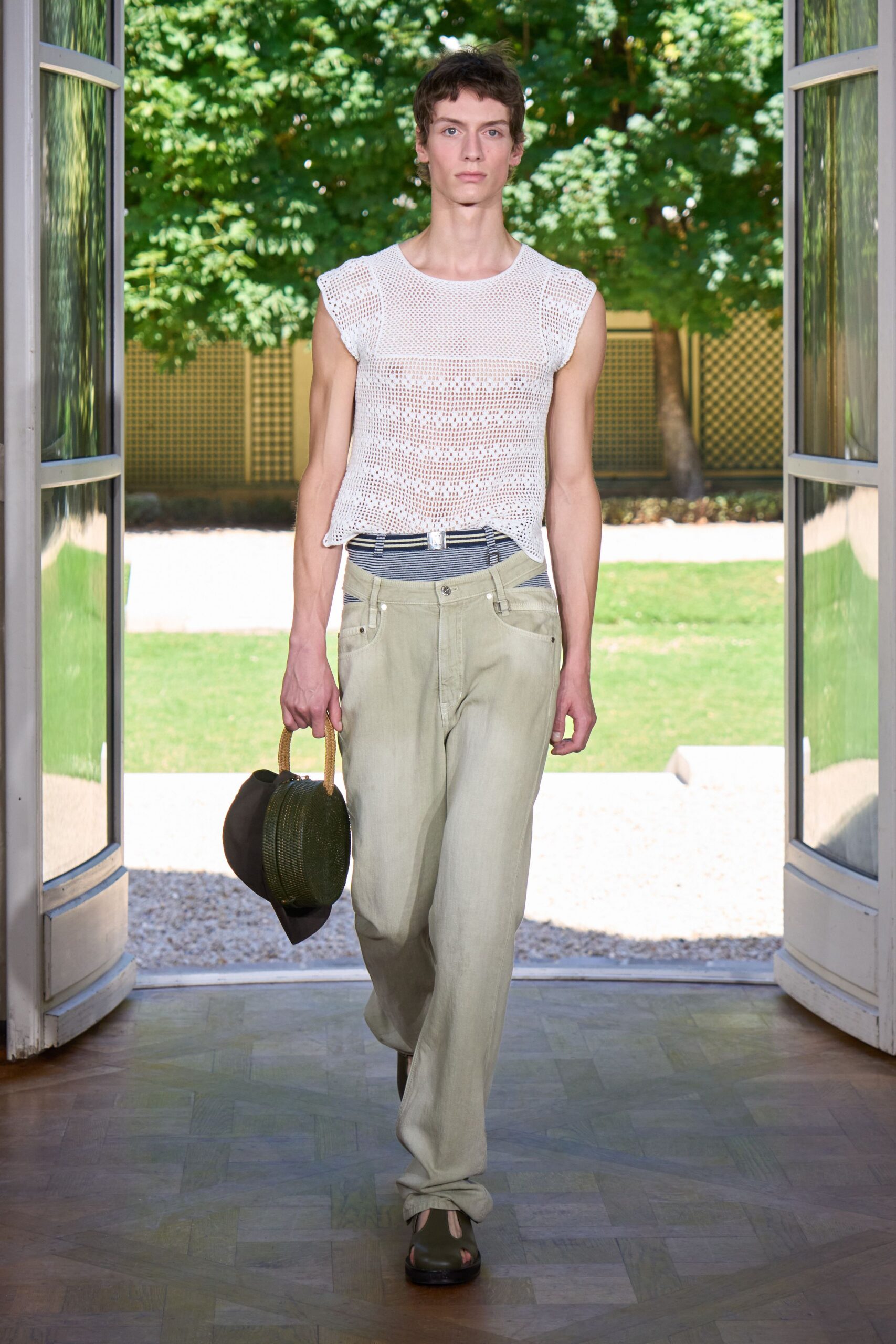 white cotton sleeveless collared fitted top