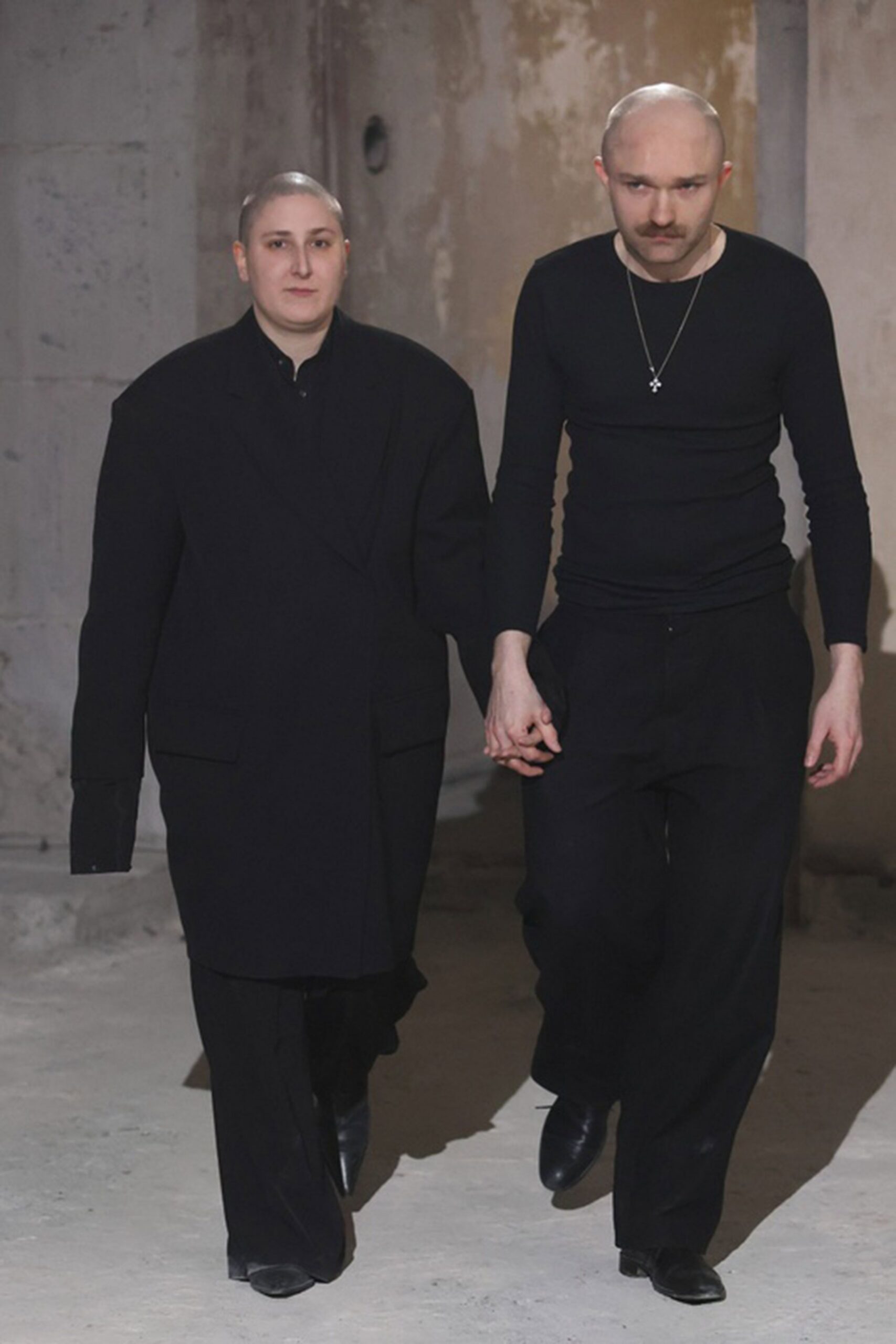 black wool long-sleeve collared oversized coat