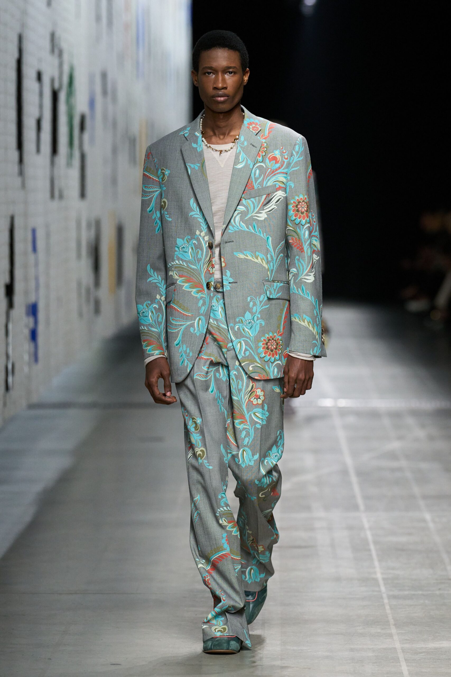 gray cotton long-sleeve collared tailored embroidered suit