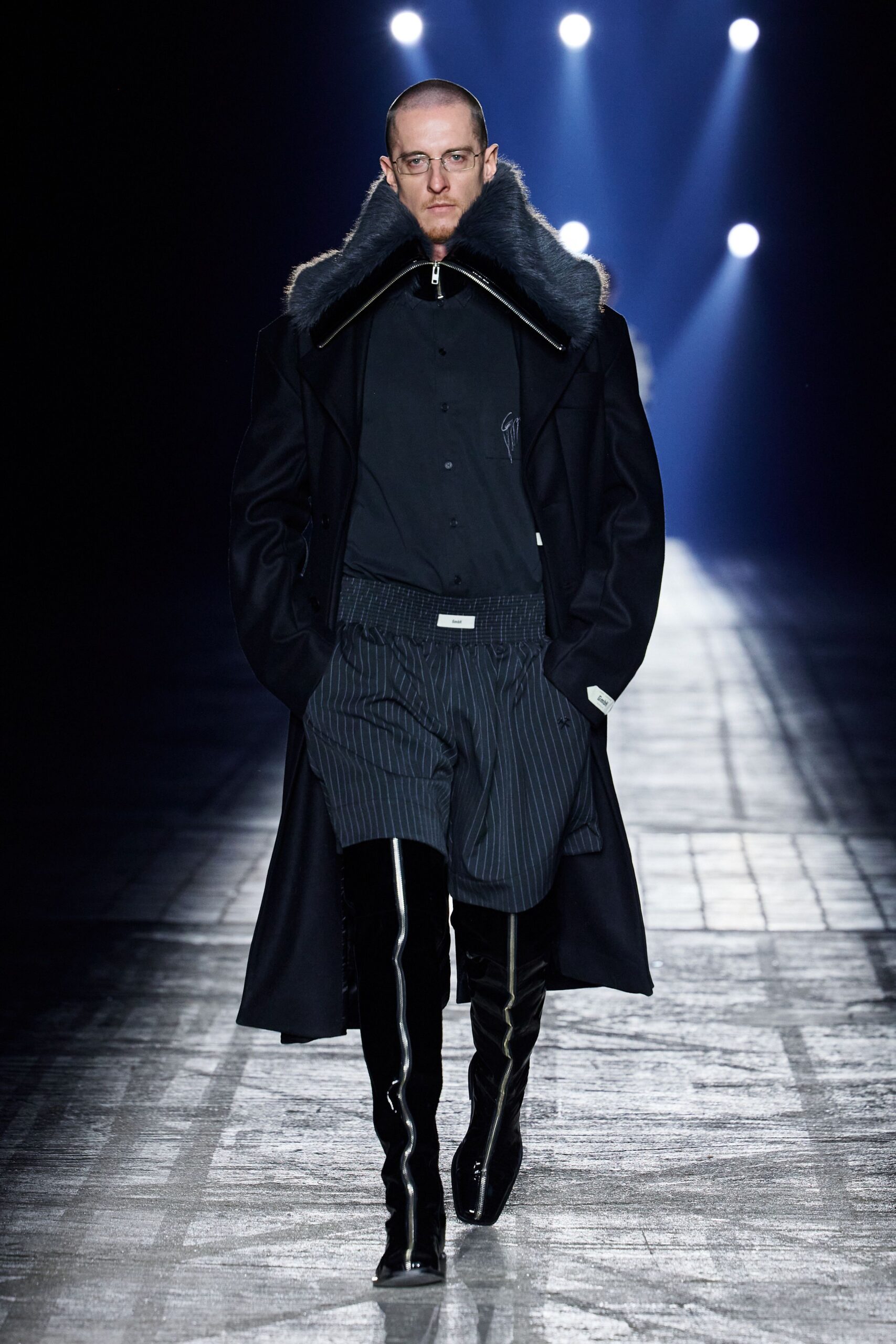 black wool long-sleeve collared structured zippered coat