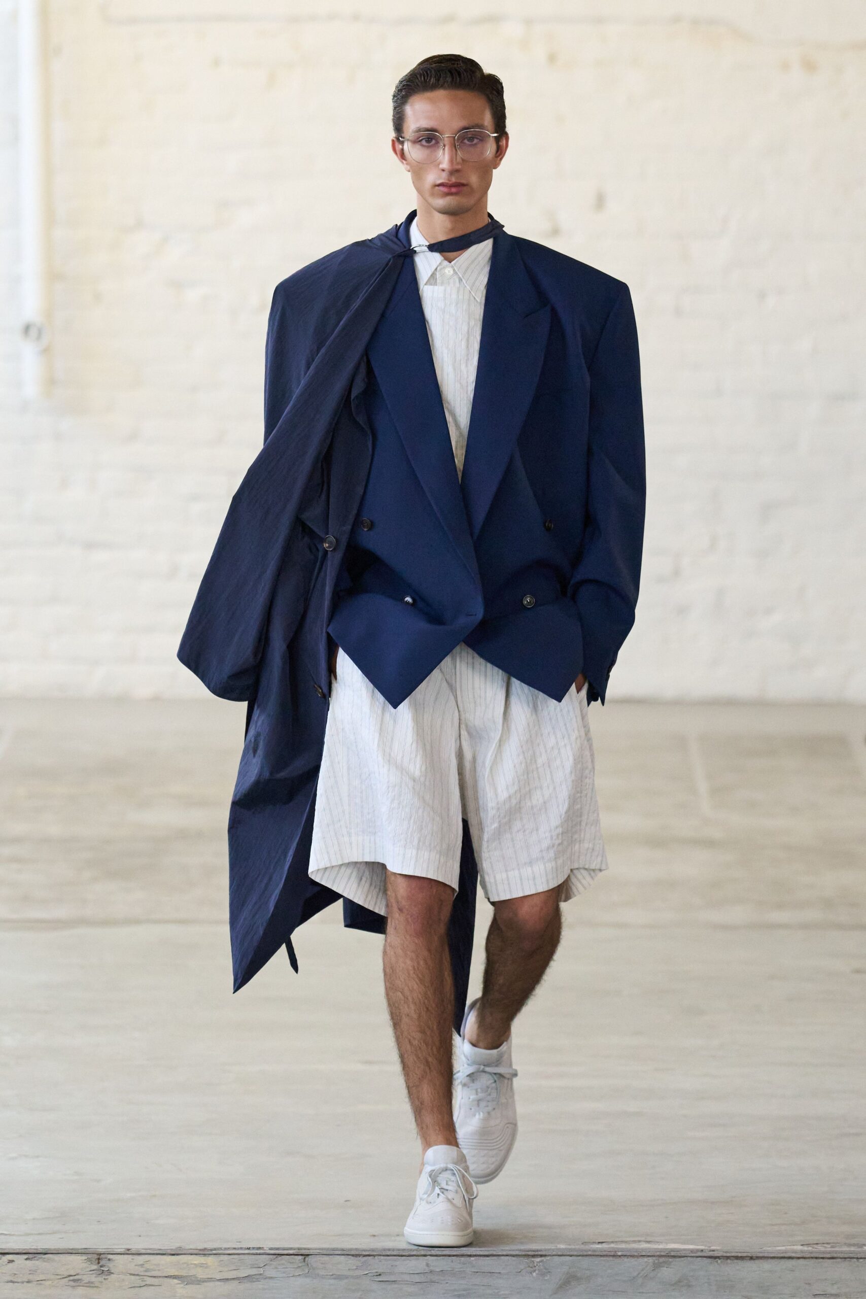 blue cotton long-sleeve collared structured blazer