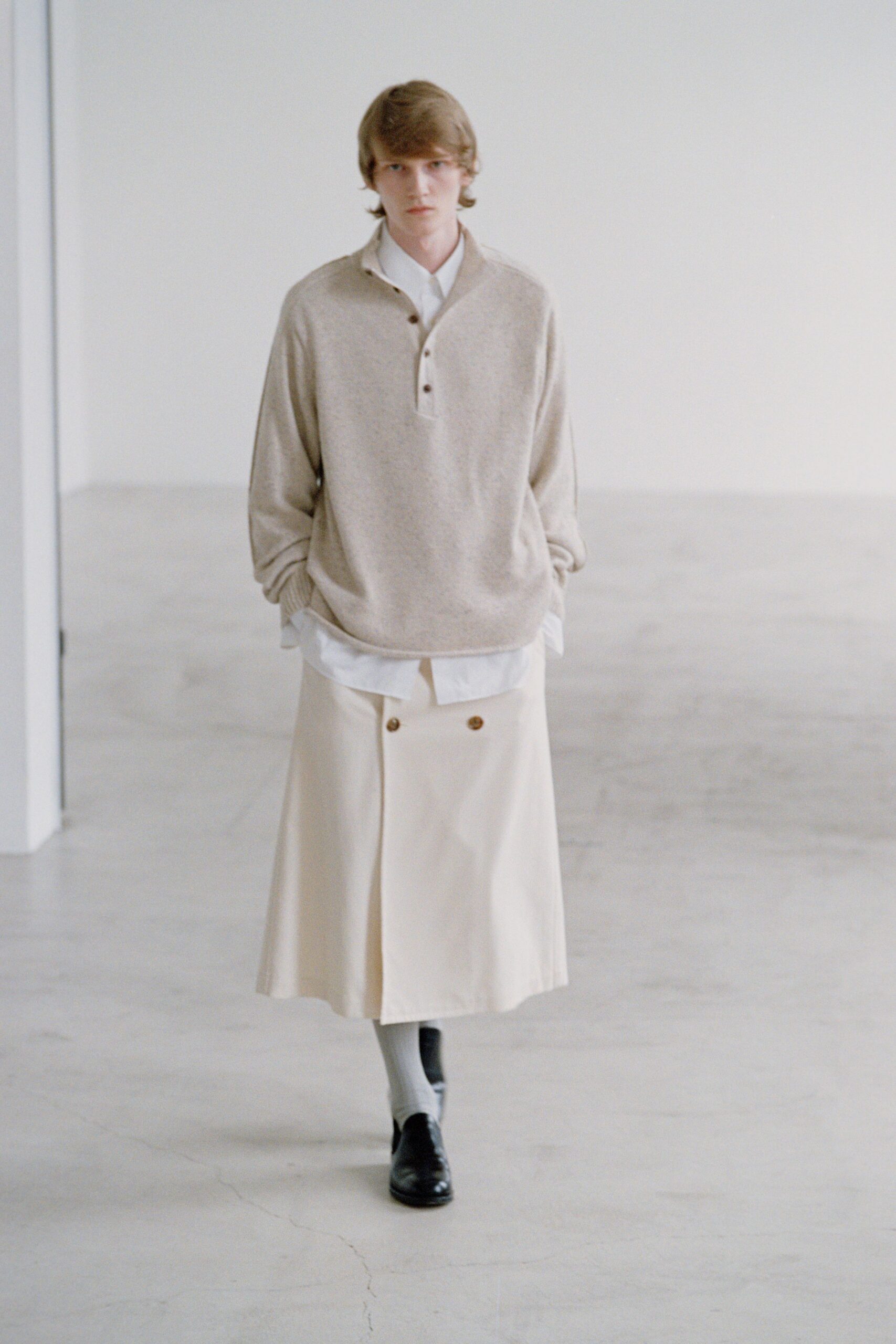 white cotton relaxed buttoned skirt