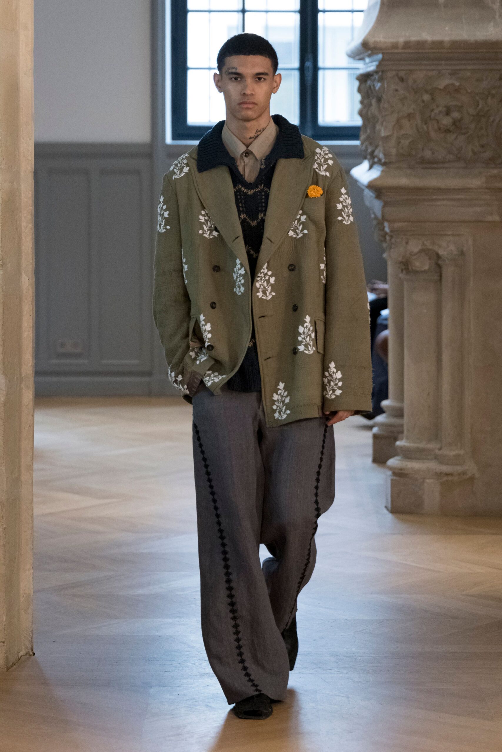 green cotton long-sleeve collared relaxed embroidered jacket