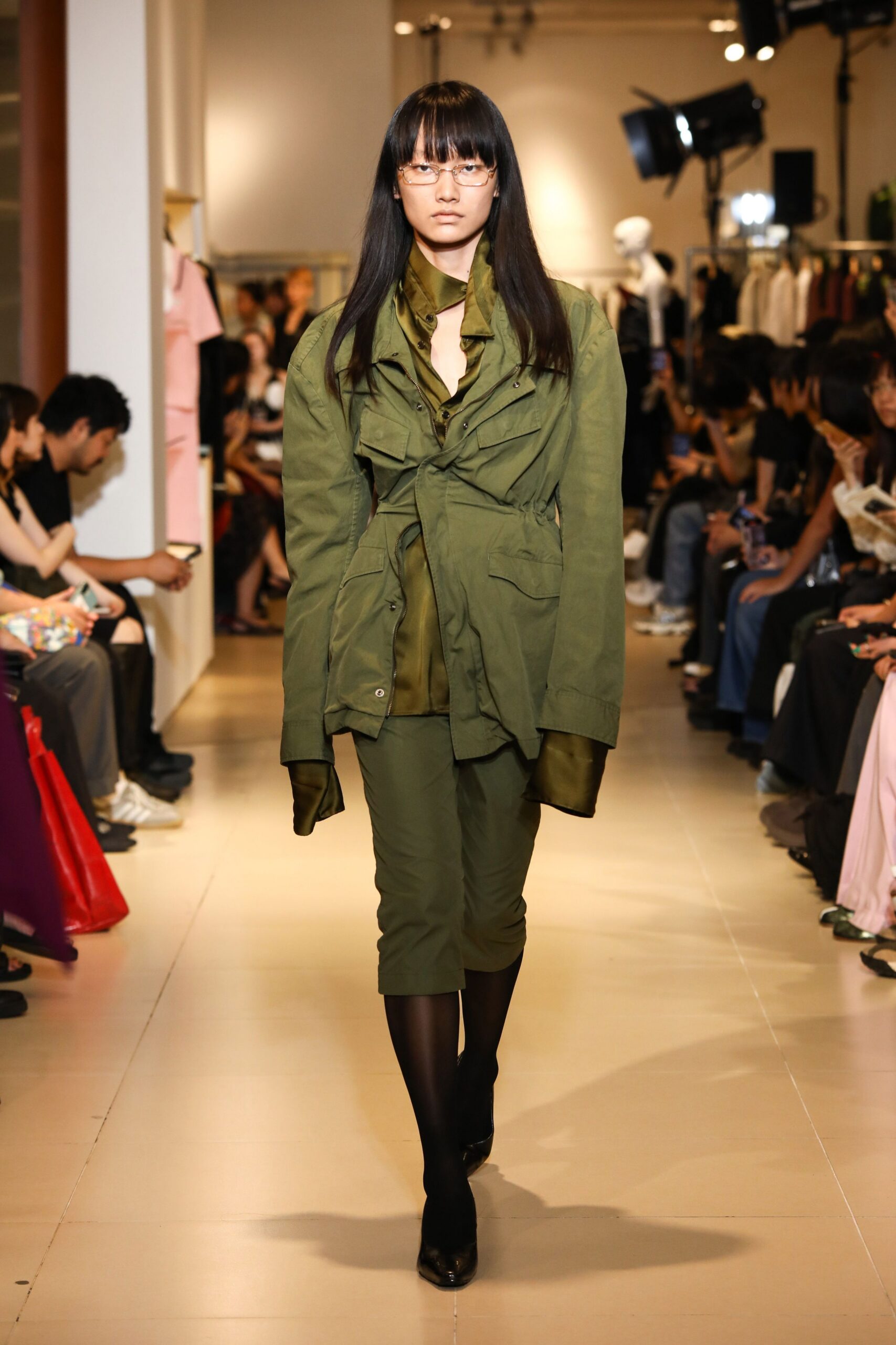 green cotton long-sleeve collared relaxed buttoned jacket