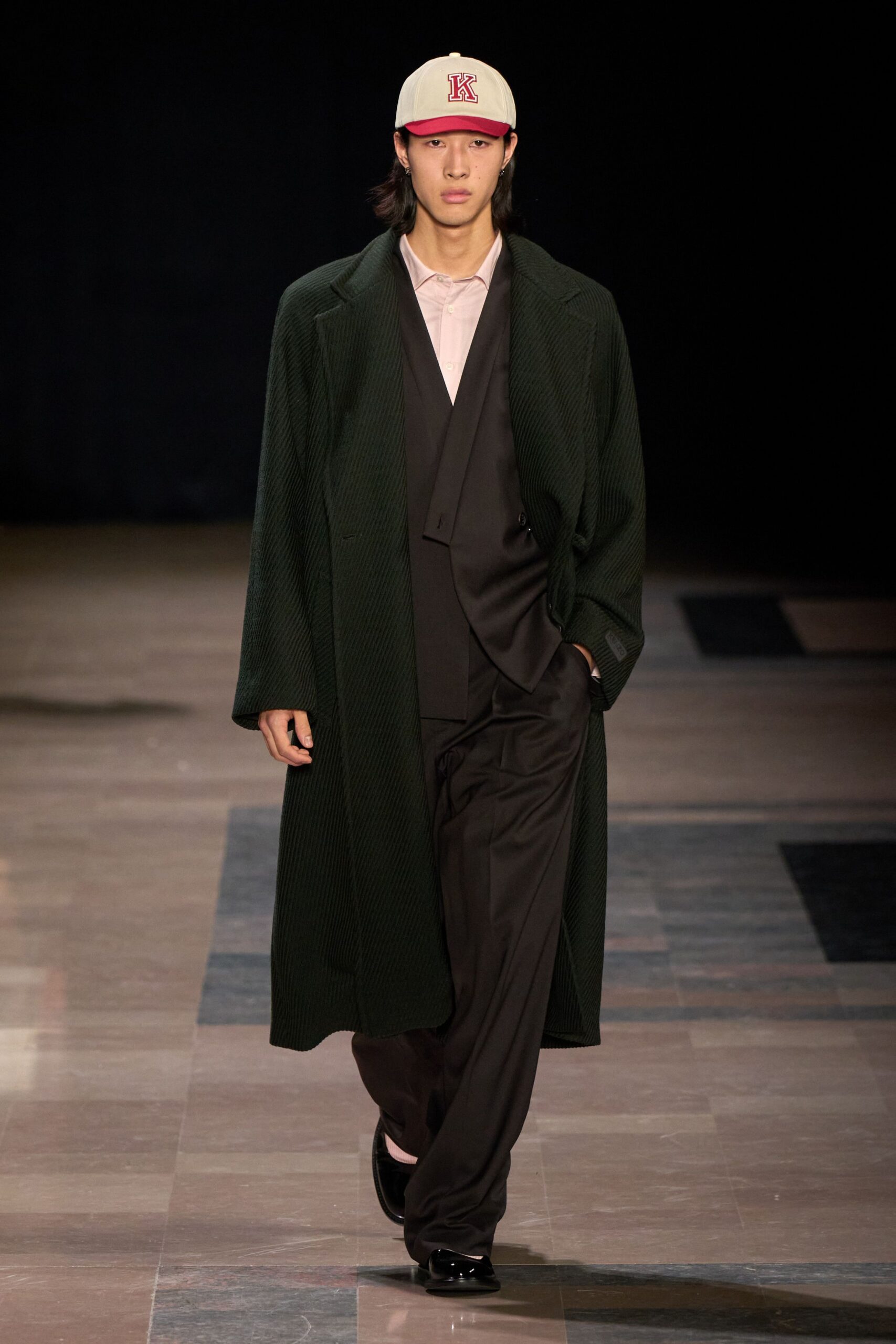 green wool long-sleeve relaxed buttoned coat