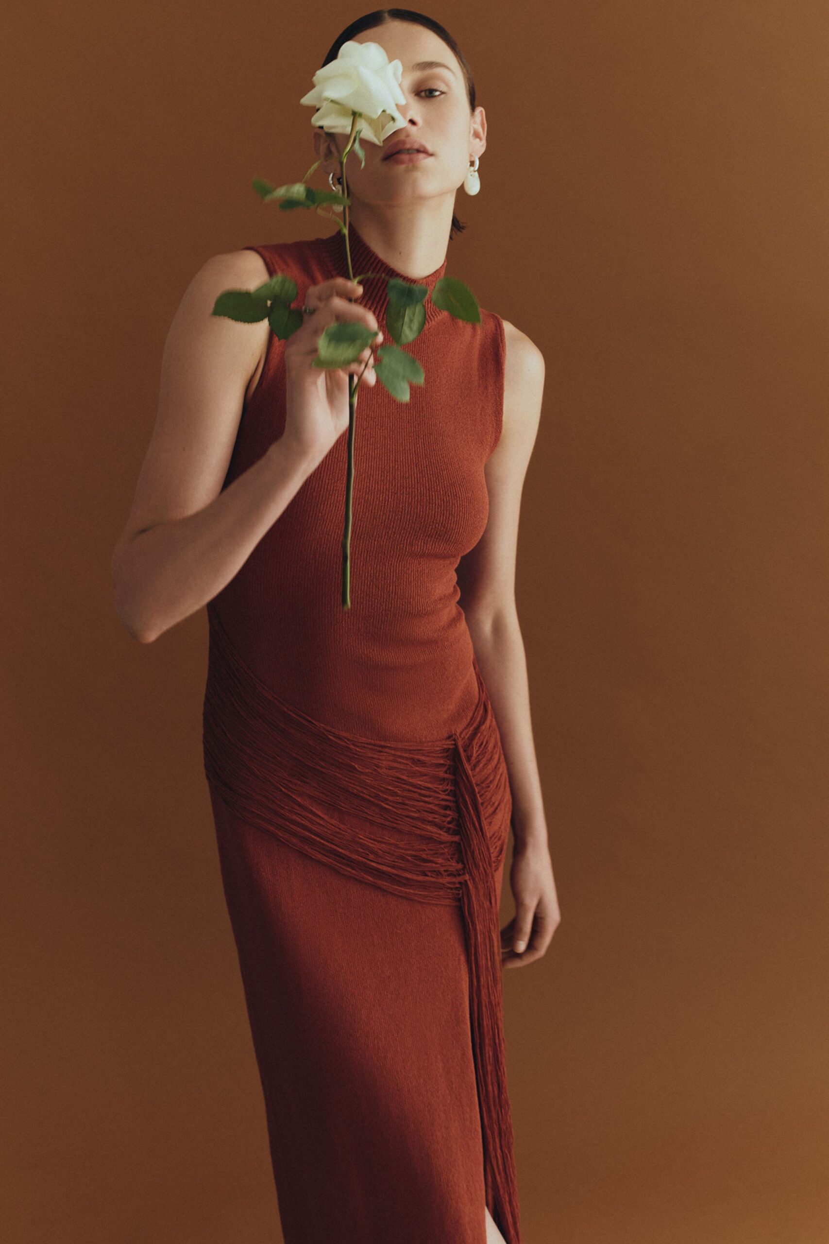 fitted red sleeveless dress